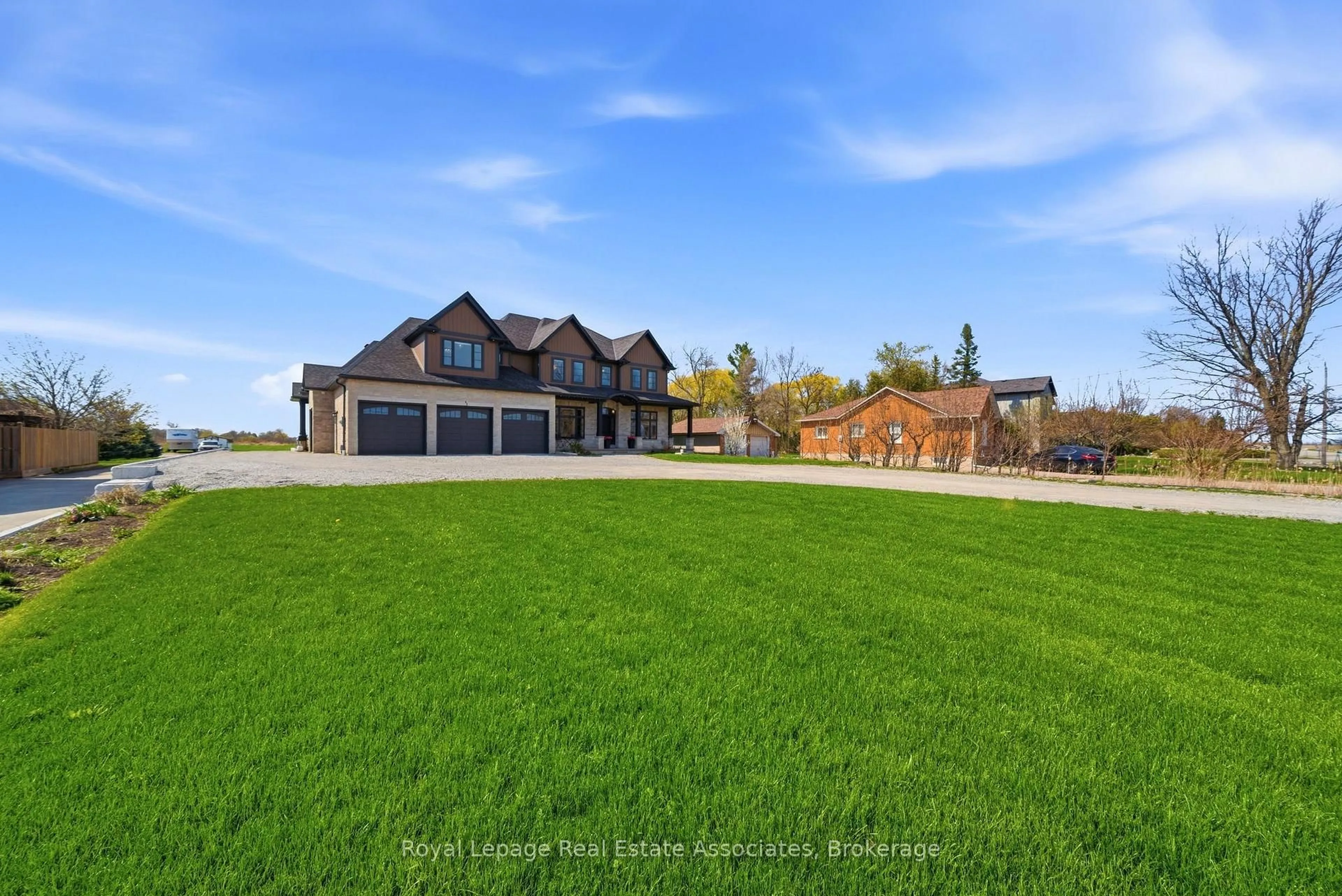 A pic from outside/outdoor area/front of a property/back of a property/a pic from drone, water/lake/river/ocean view for 43 Third Rd, Hamilton Ontario L8J 3J5