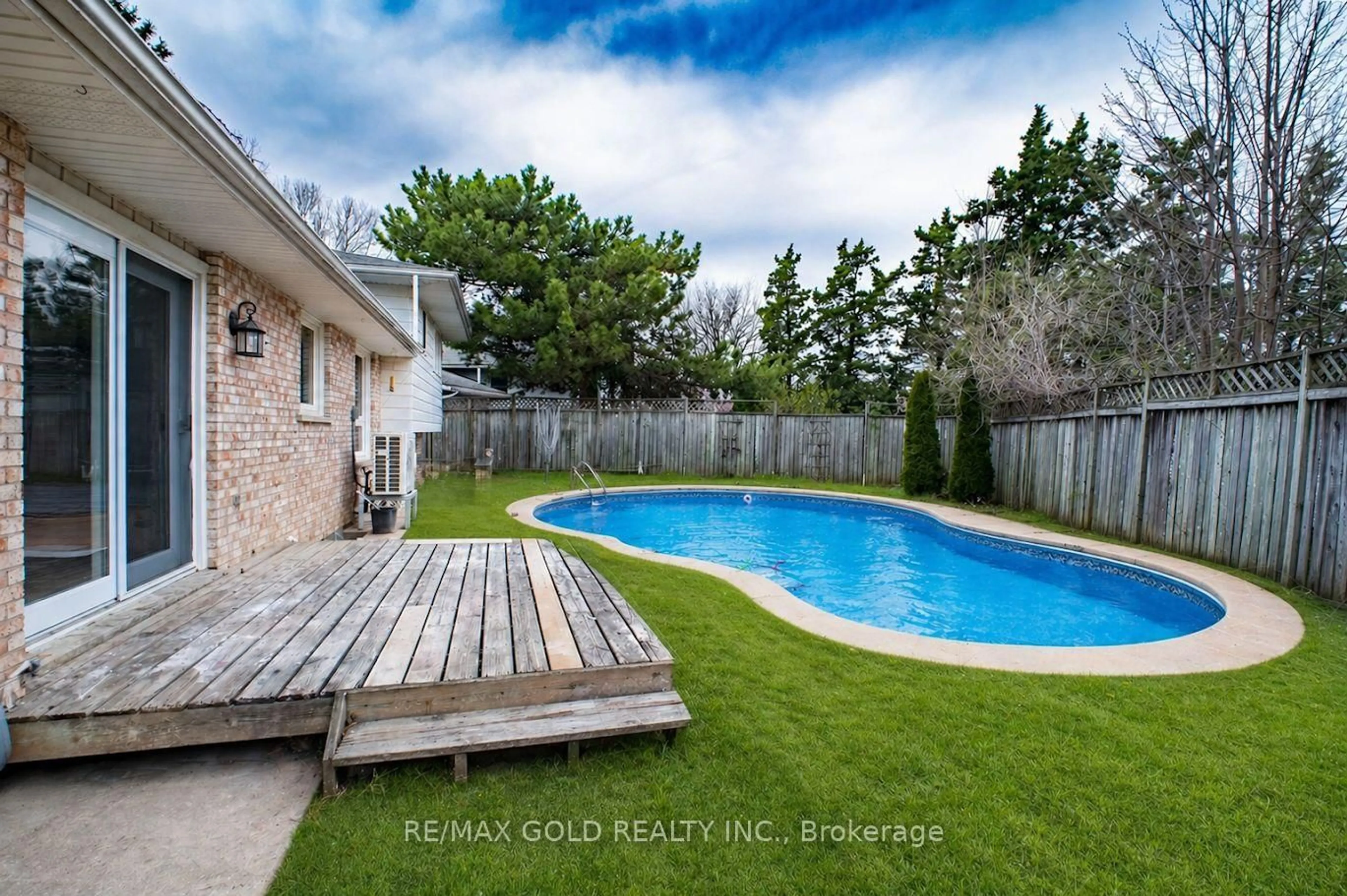 Pool for 2860 Henley Ave, Niagara Falls Ontario L2J 3M4