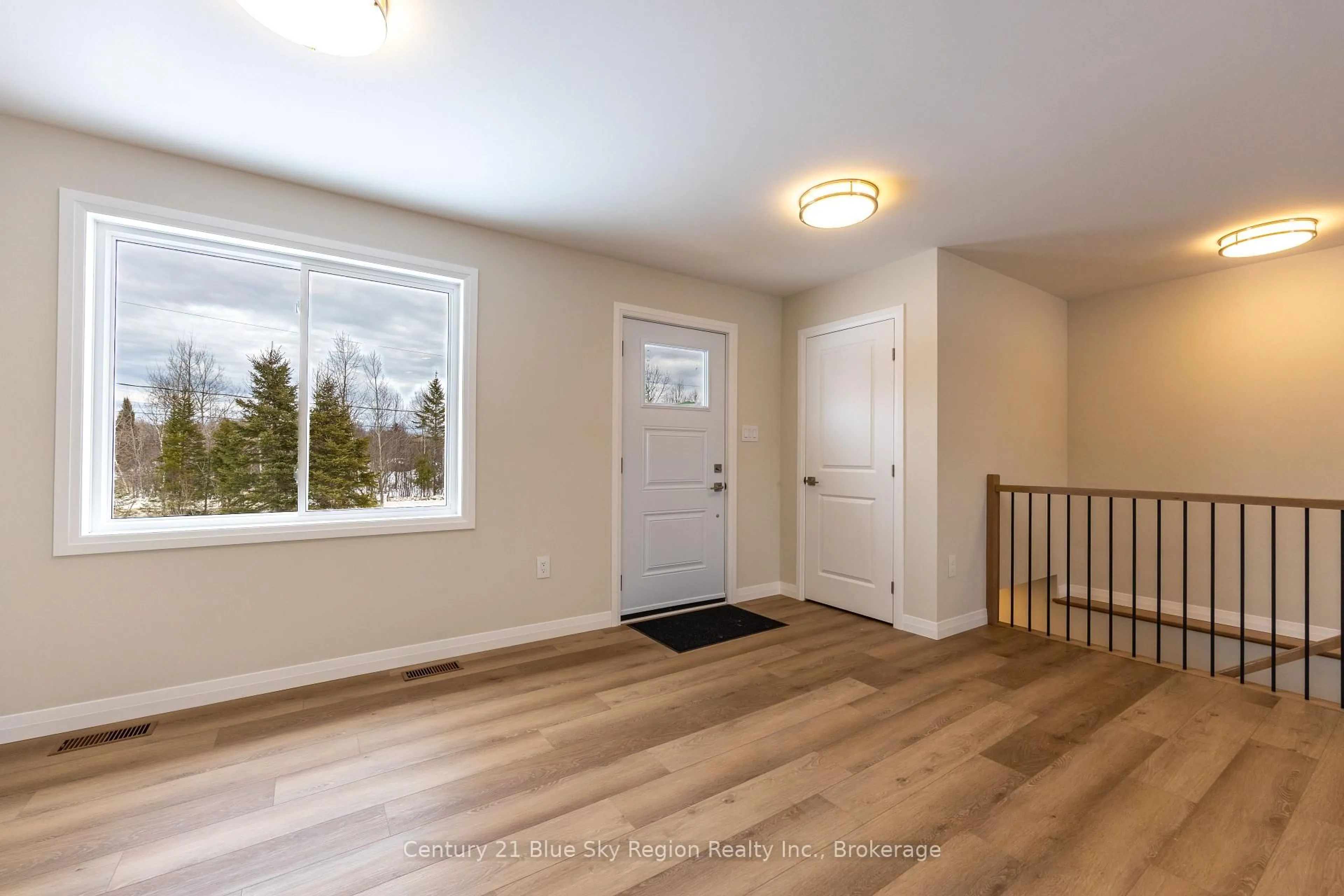 Indoor entryway for 201 Talon Cres, Bonfield Ontario P0H 2E0