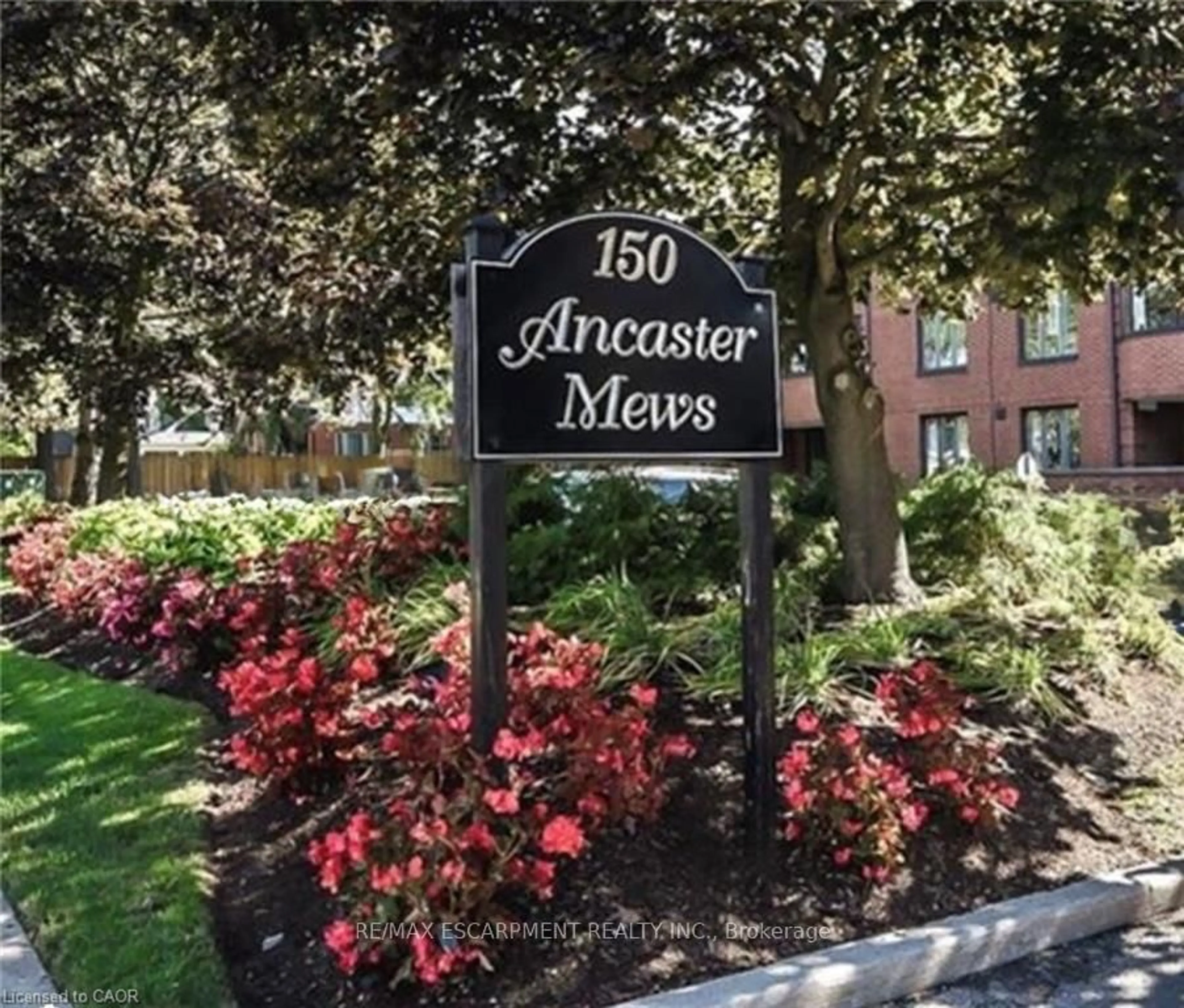 Indoor foyer for 150 WILSON St #306, Hamilton Ontario L8R 1E2