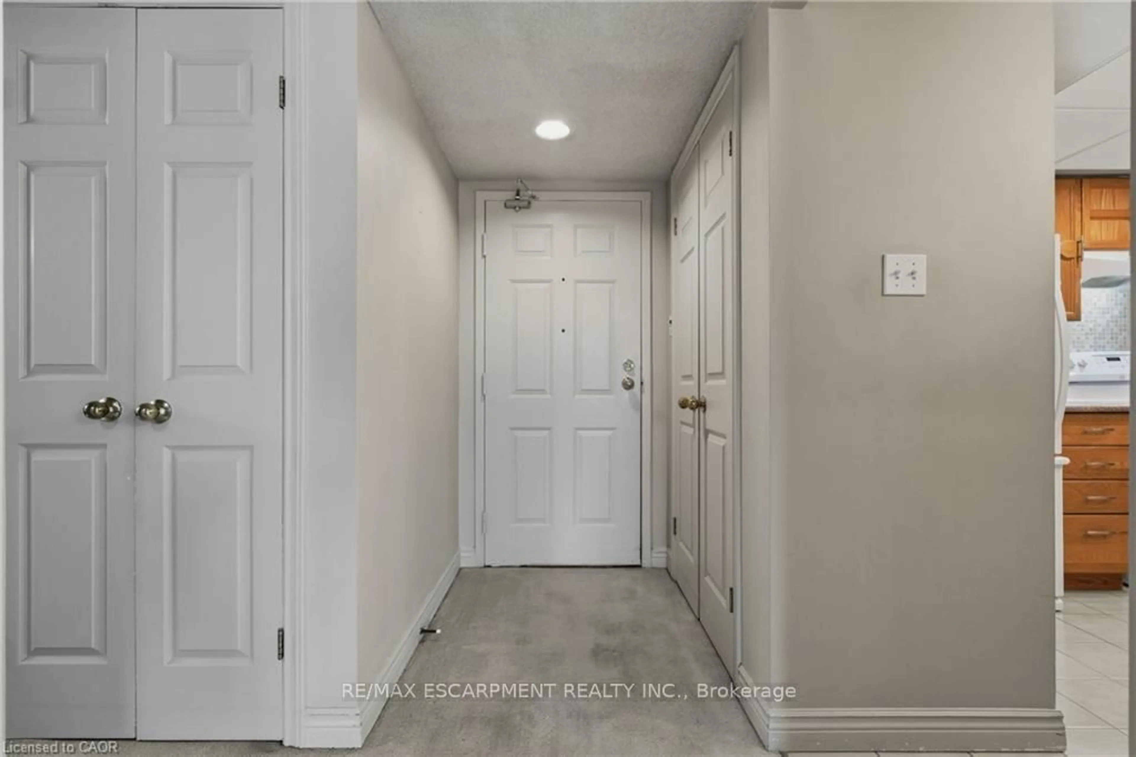 Indoor entryway for 150 WILSON St #306, Hamilton Ontario L8R 1E2