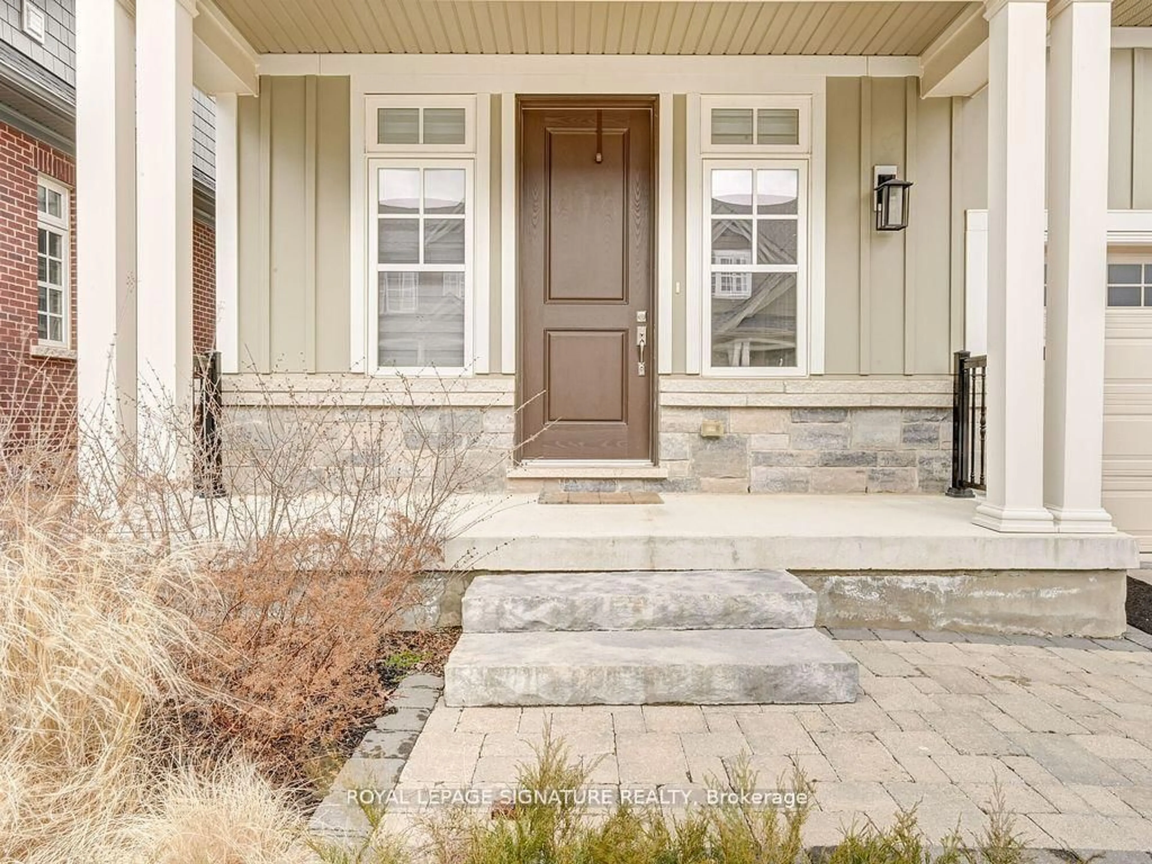 Indoor entryway for 134 Anne St, Niagara-on-the-Lake Ontario L0S 1J0