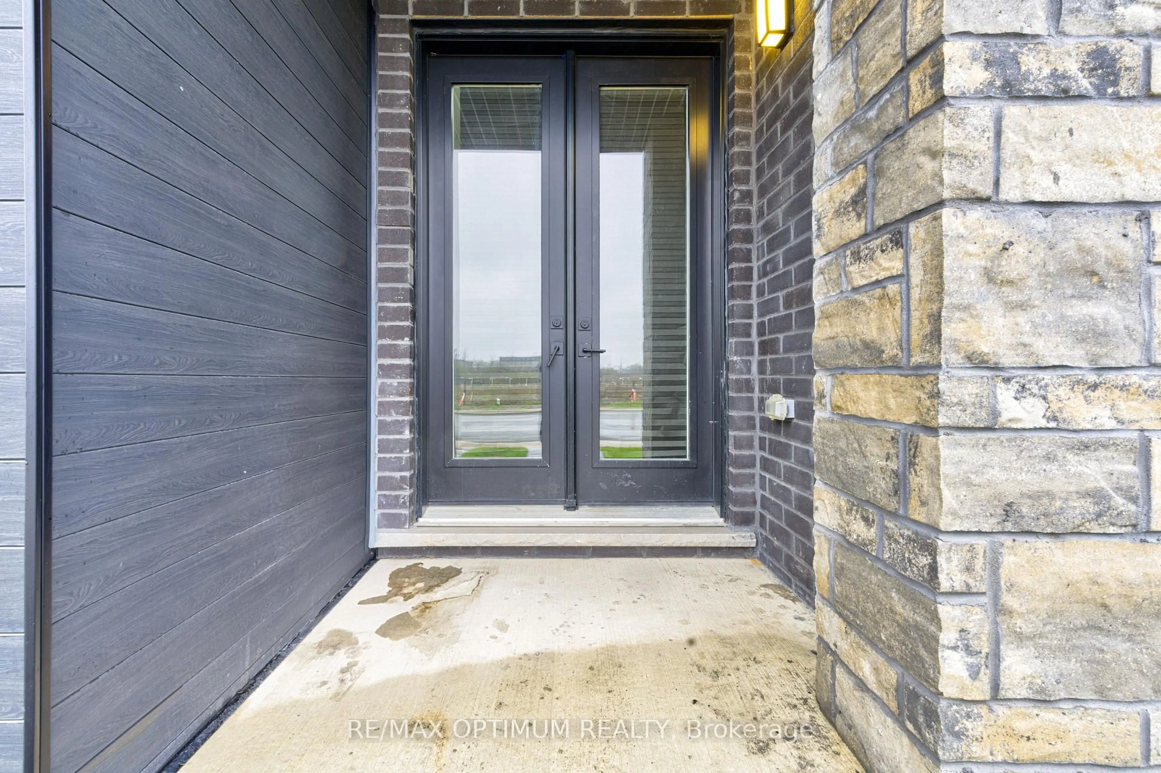 Indoor entryway for 64 Keystone Tr, Welland Ontario L3B 0N8
