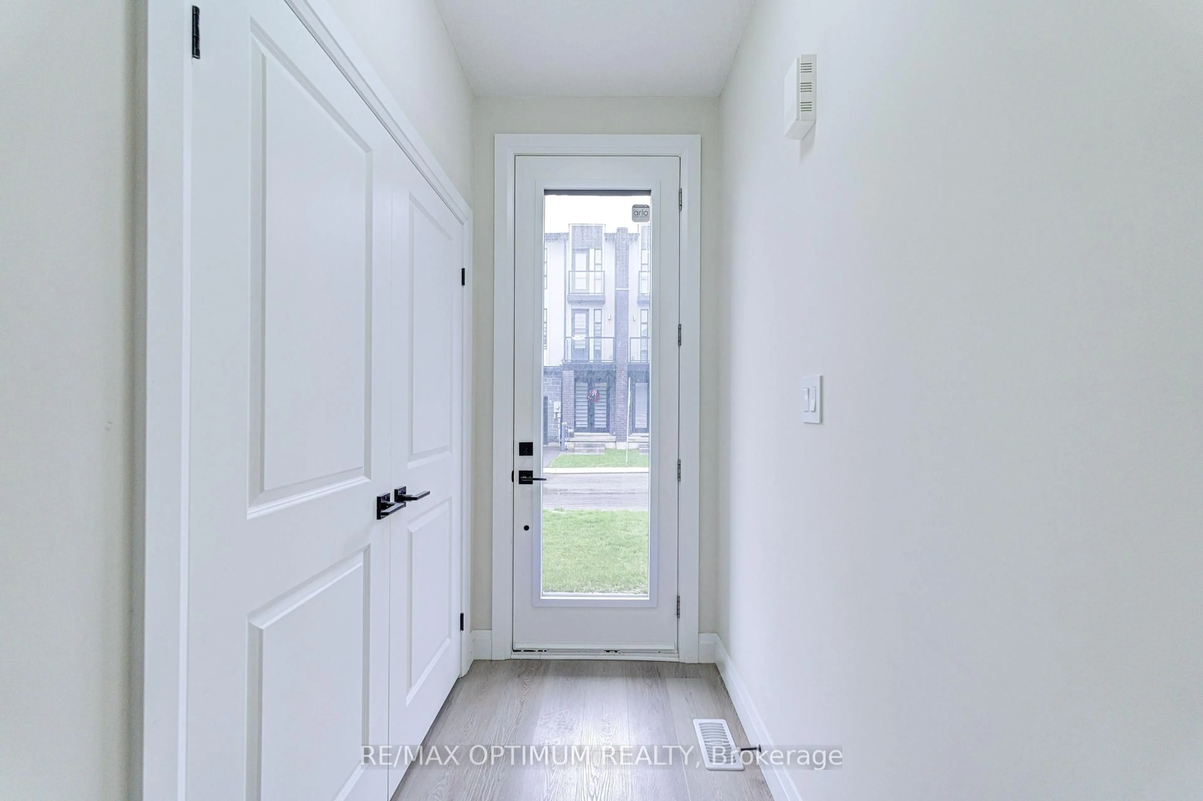 Indoor entryway for 64 Keystone Tr, Welland Ontario L3B 0N8