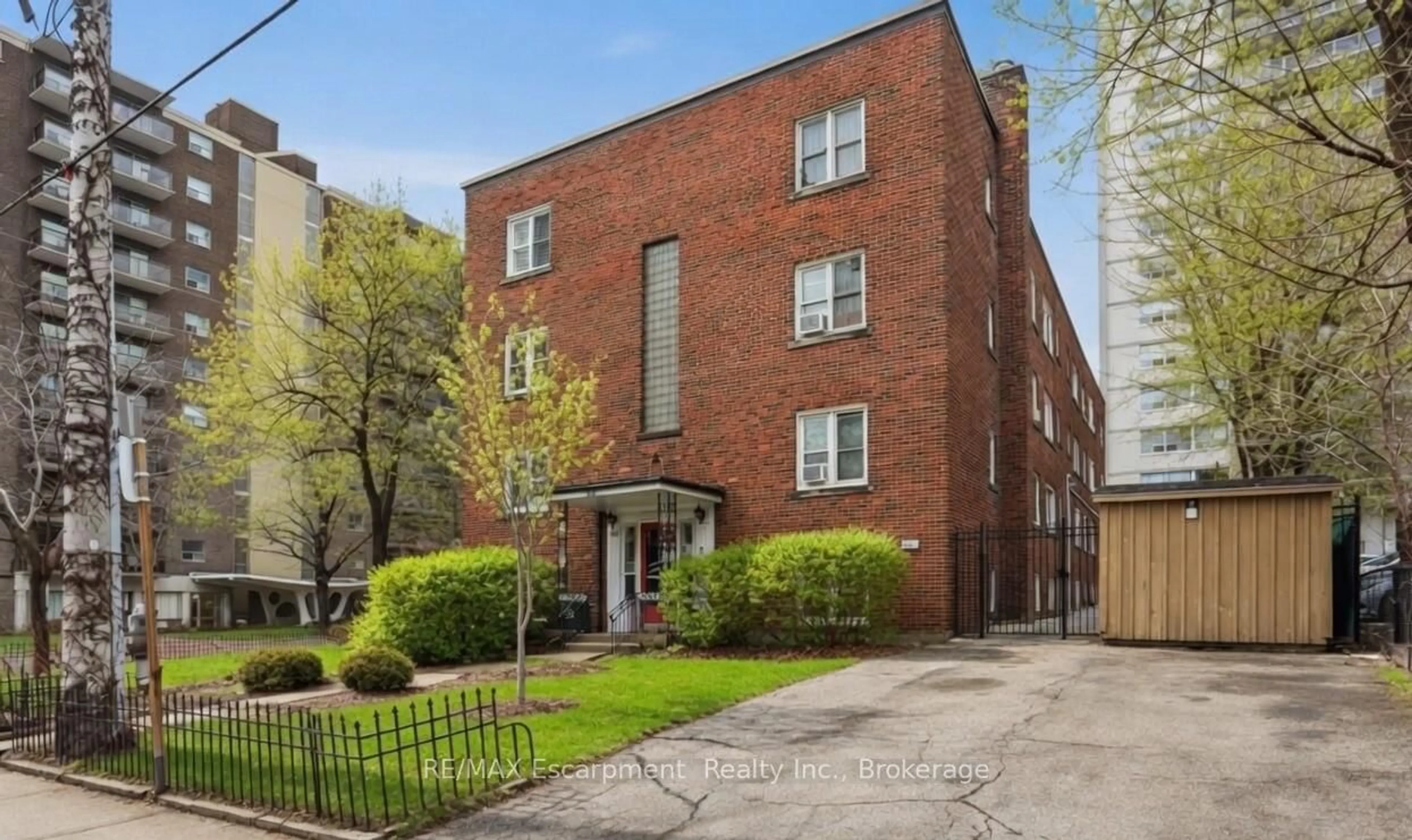 Home with brick exterior material, street for 60 Robinson St #305, Hamilton Ontario L8P 1Y9