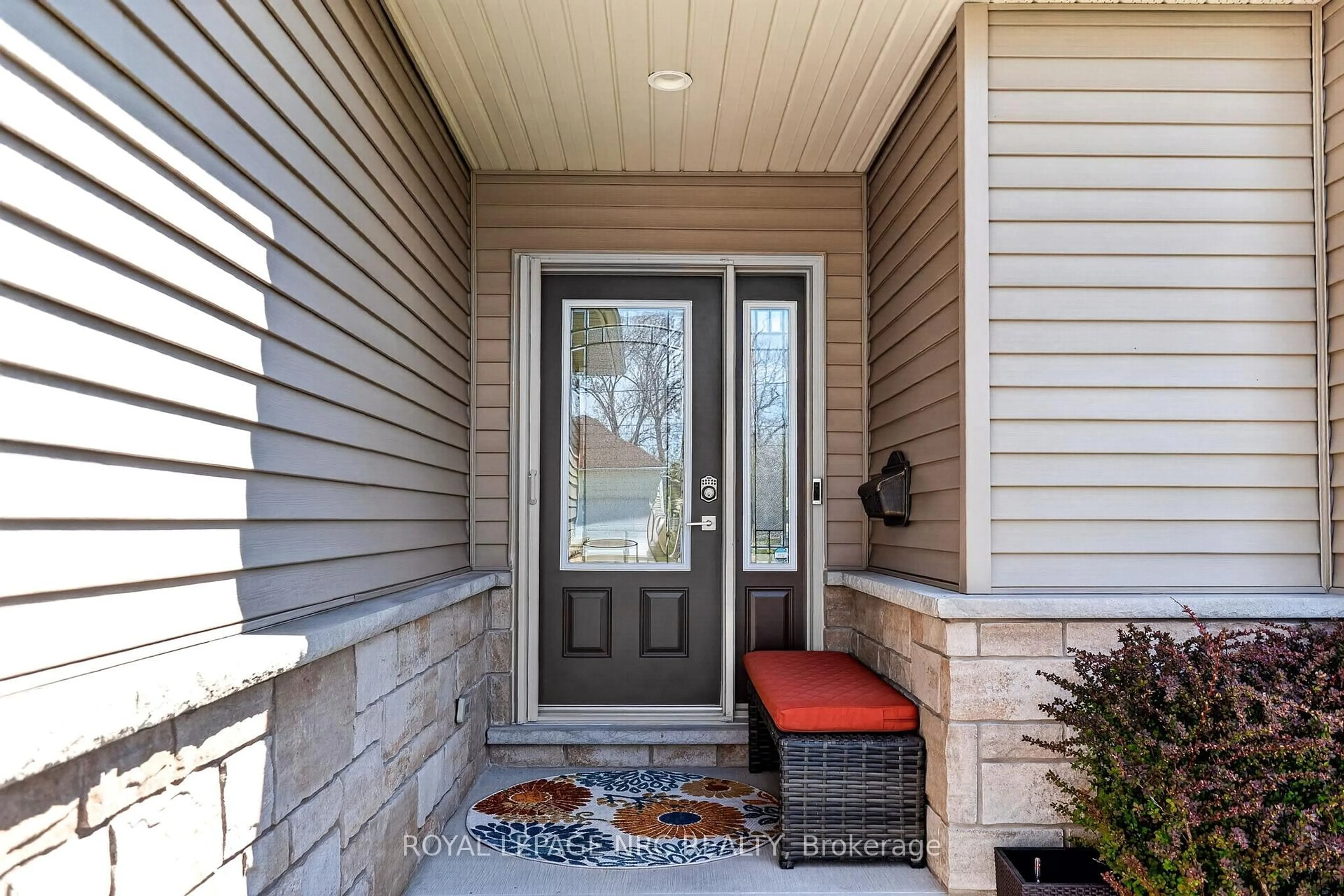 Indoor entryway for 30 Drummond Cres, Fort Erie Ontario L2A 1L2