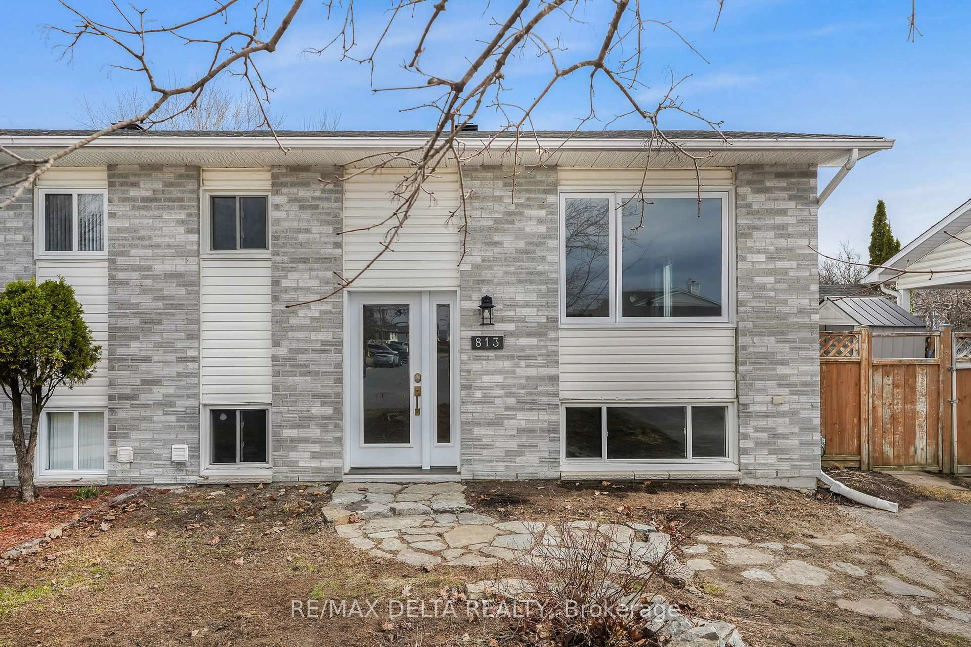 Home with brick exterior material, street for 813 Cote St, Clarence-Rockland Ontario K4K 1J9