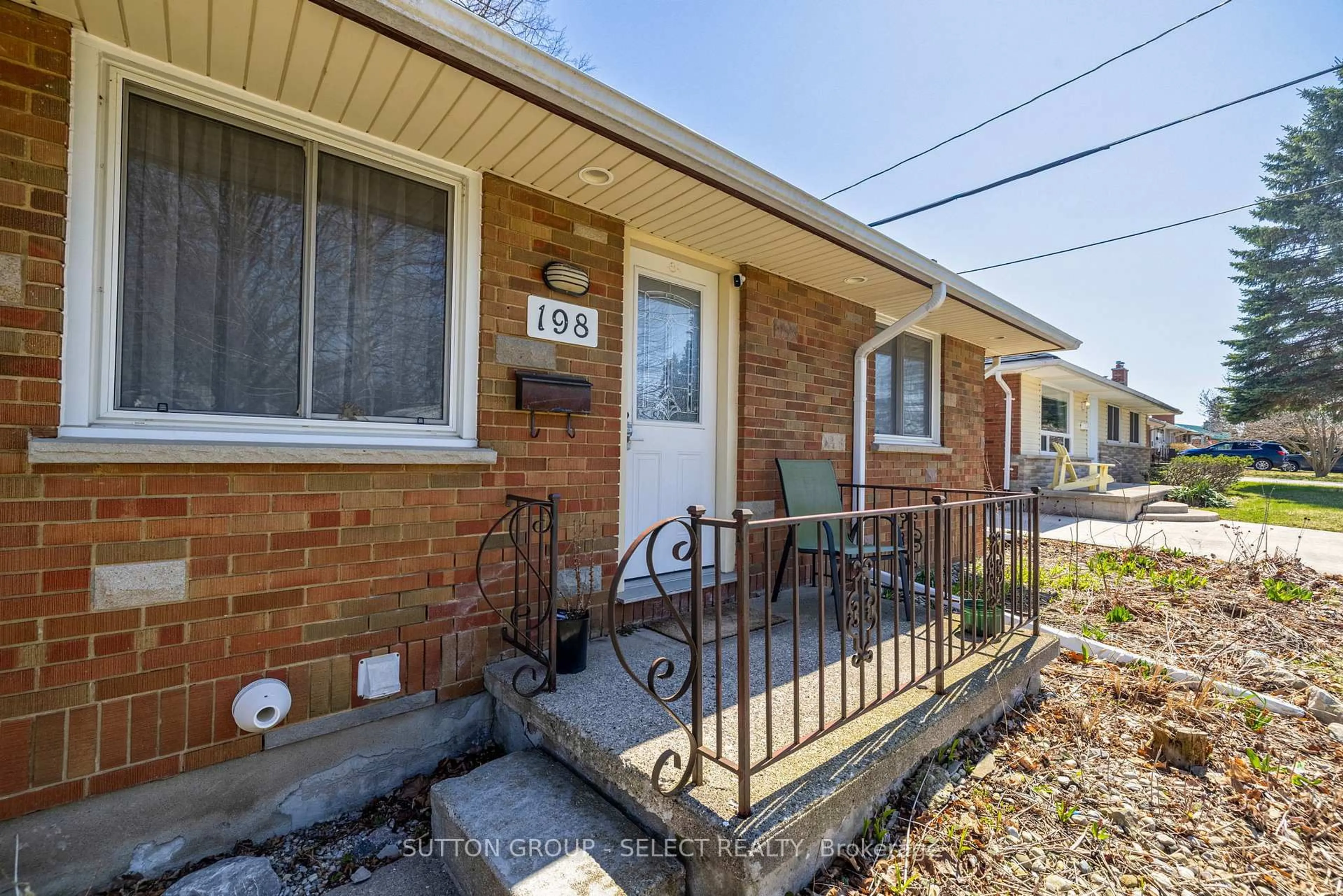 Home with brick exterior material, street for 198 Arlington Cres, London South Ontario N5Z 3E1