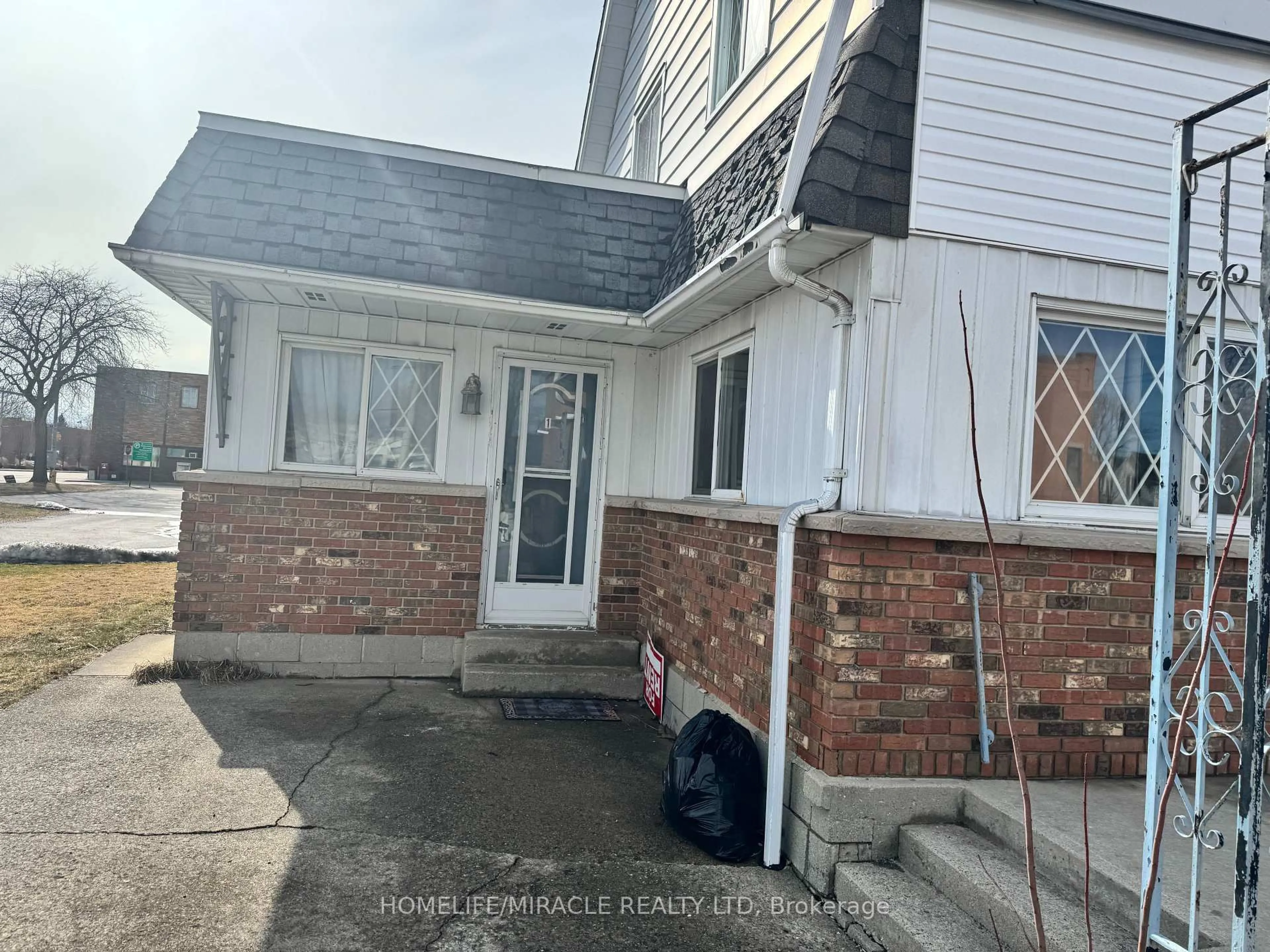 Unknown for 217 Creek St, Chatham-Kent Ontario N8A 4C1