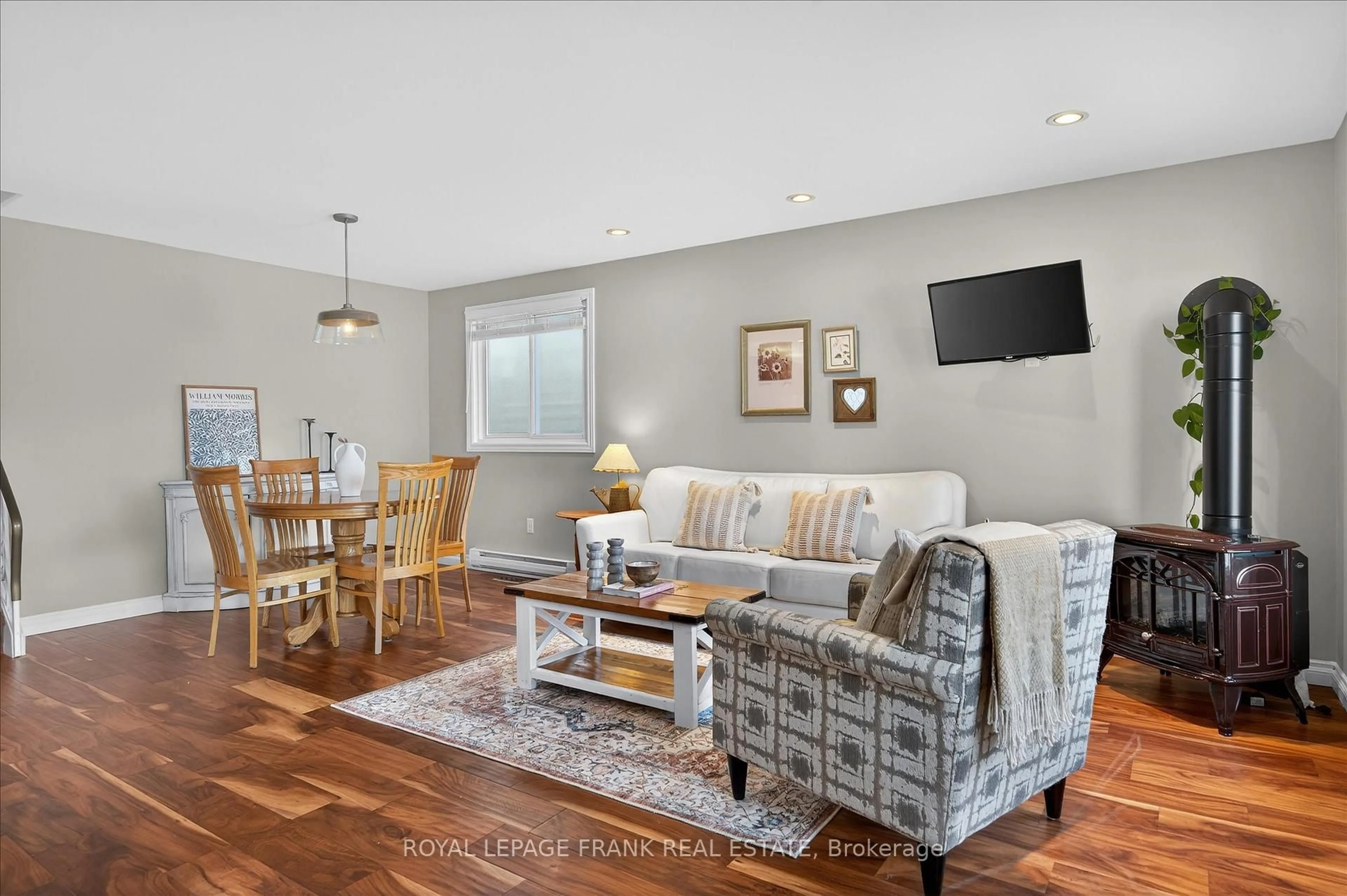 Living room with furniture, unknown for 2139 Springwood Rd, Peterborough Ontario K9K 1N7