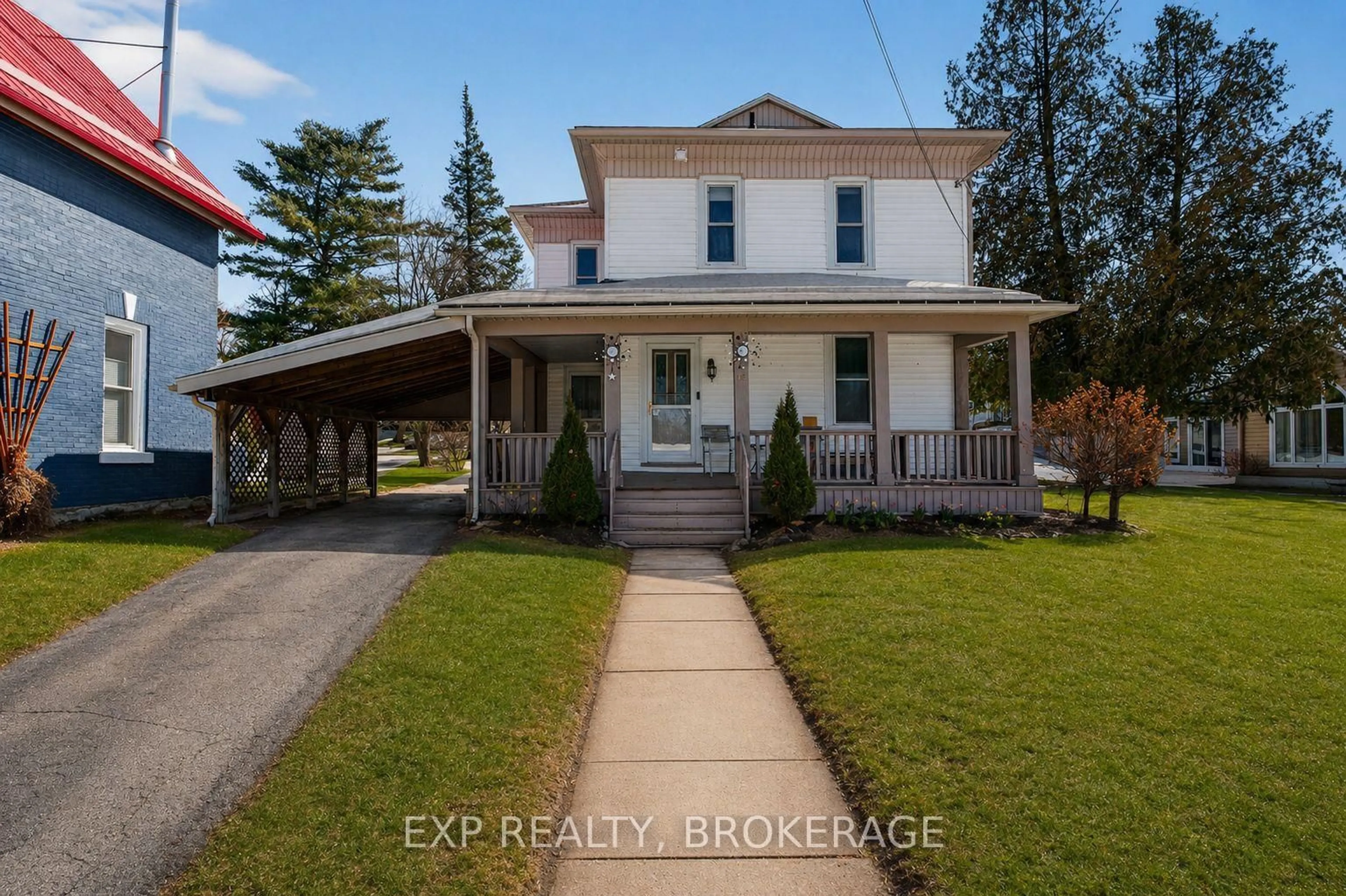 A pic from outside/outdoor area/front of a property/back of a property/a pic from drone, street for 19 WHELAN St, Westport Ontario K0G 1X0