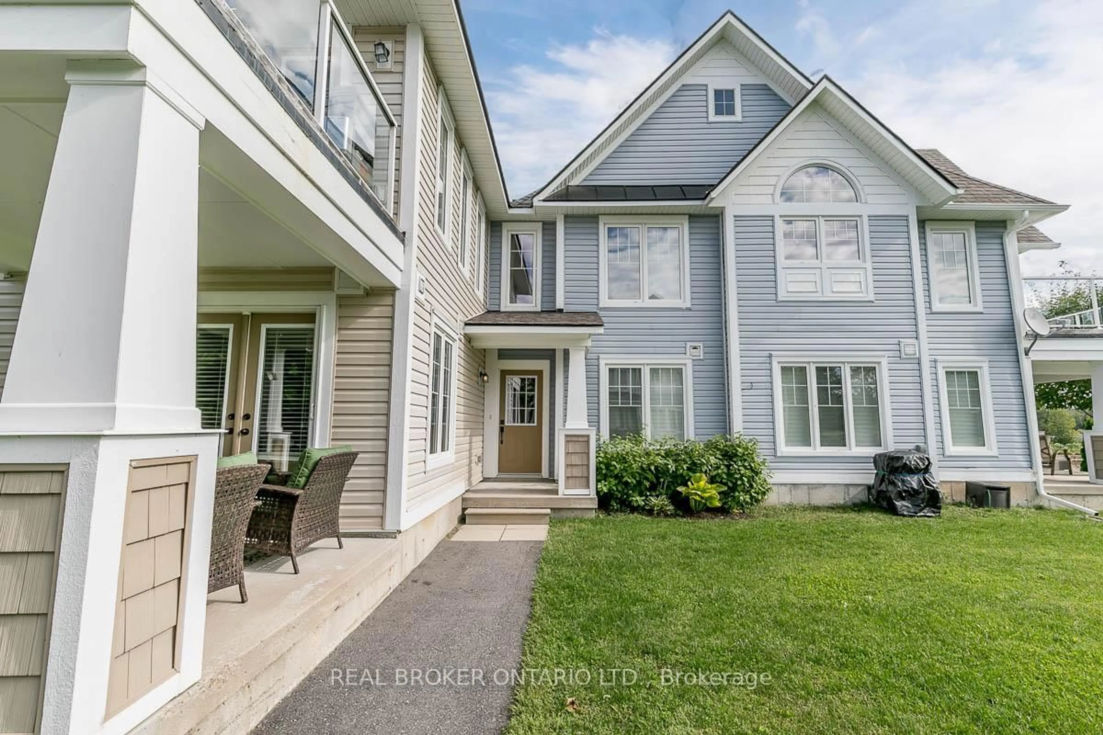 Home with vinyl exterior material, street for 11 Mulligan Lane #22, Georgian Bay Ontario L0K 1S0