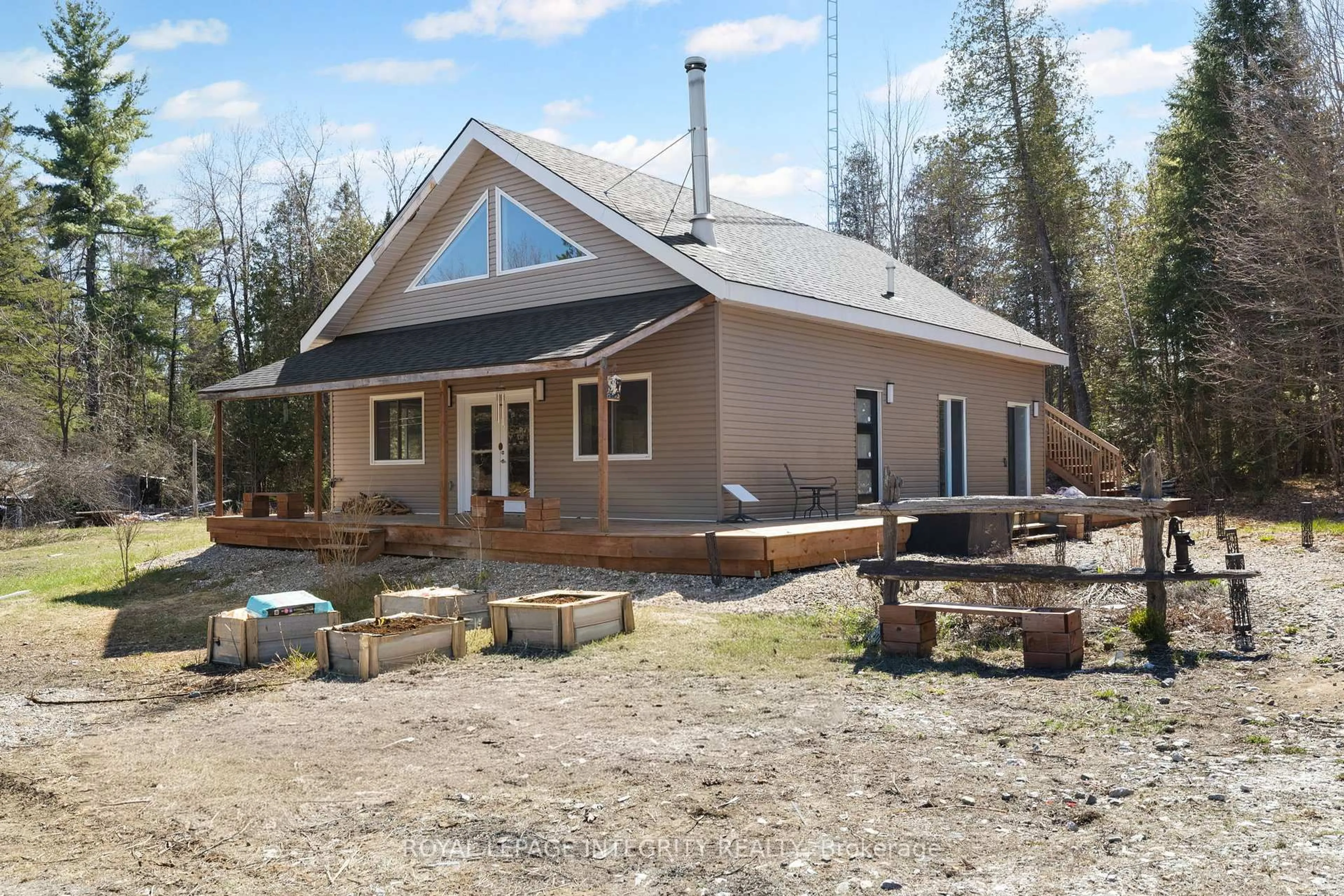 Home with vinyl exterior material, building for 154 Proulx Lane, Lanark Ontario K0G 1K0