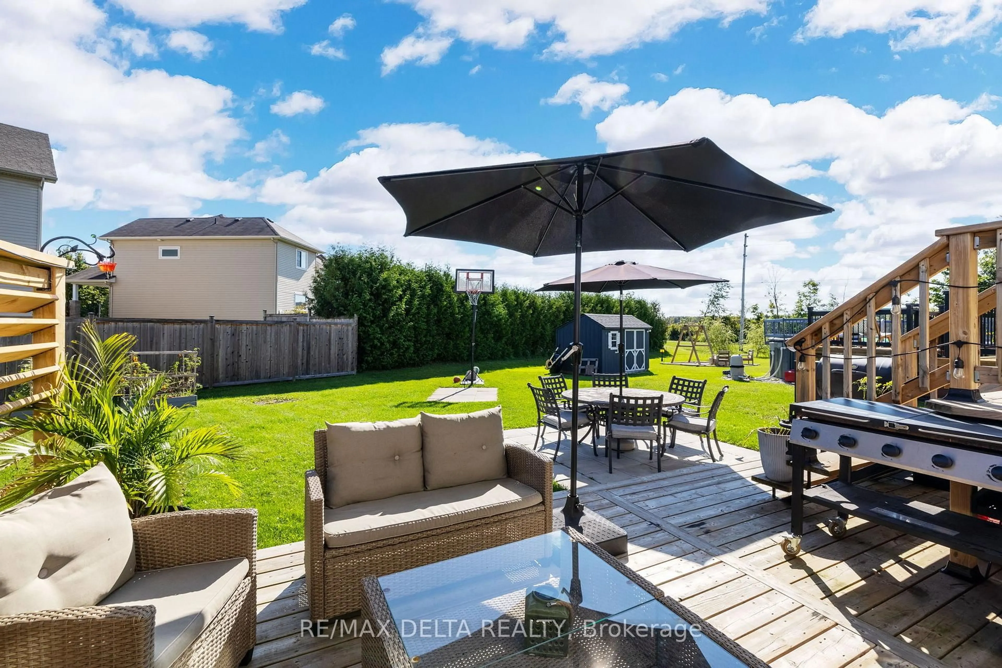 Patio, water/lake/river/ocean view for 221 MERCURY St, Clarence-Rockland Ontario K4K 0E8