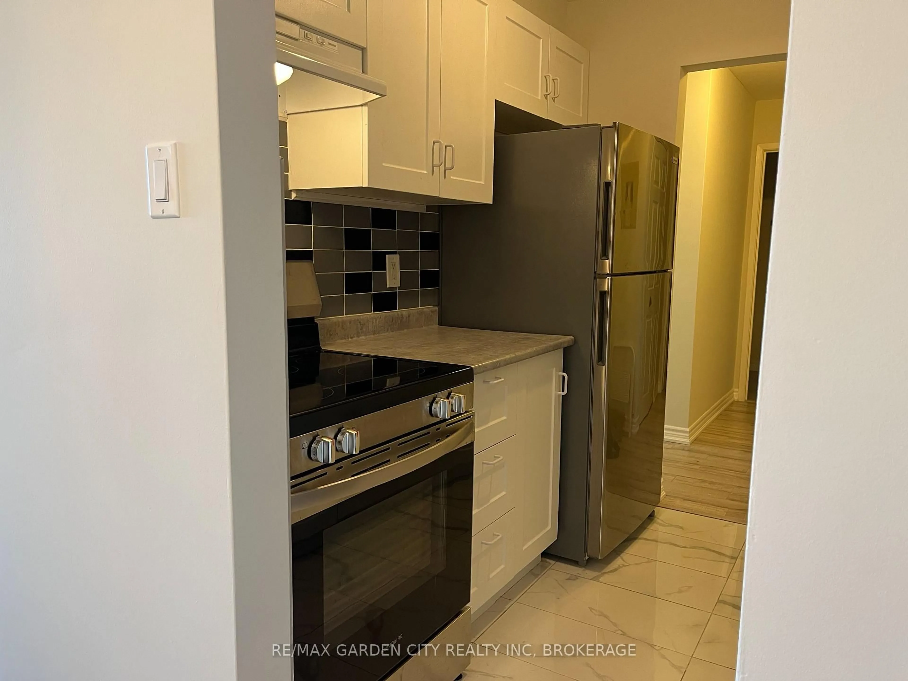 Standard kitchen, unknown for 4692 Crysler Ave #302, Niagara Falls Ontario L2E 3V8