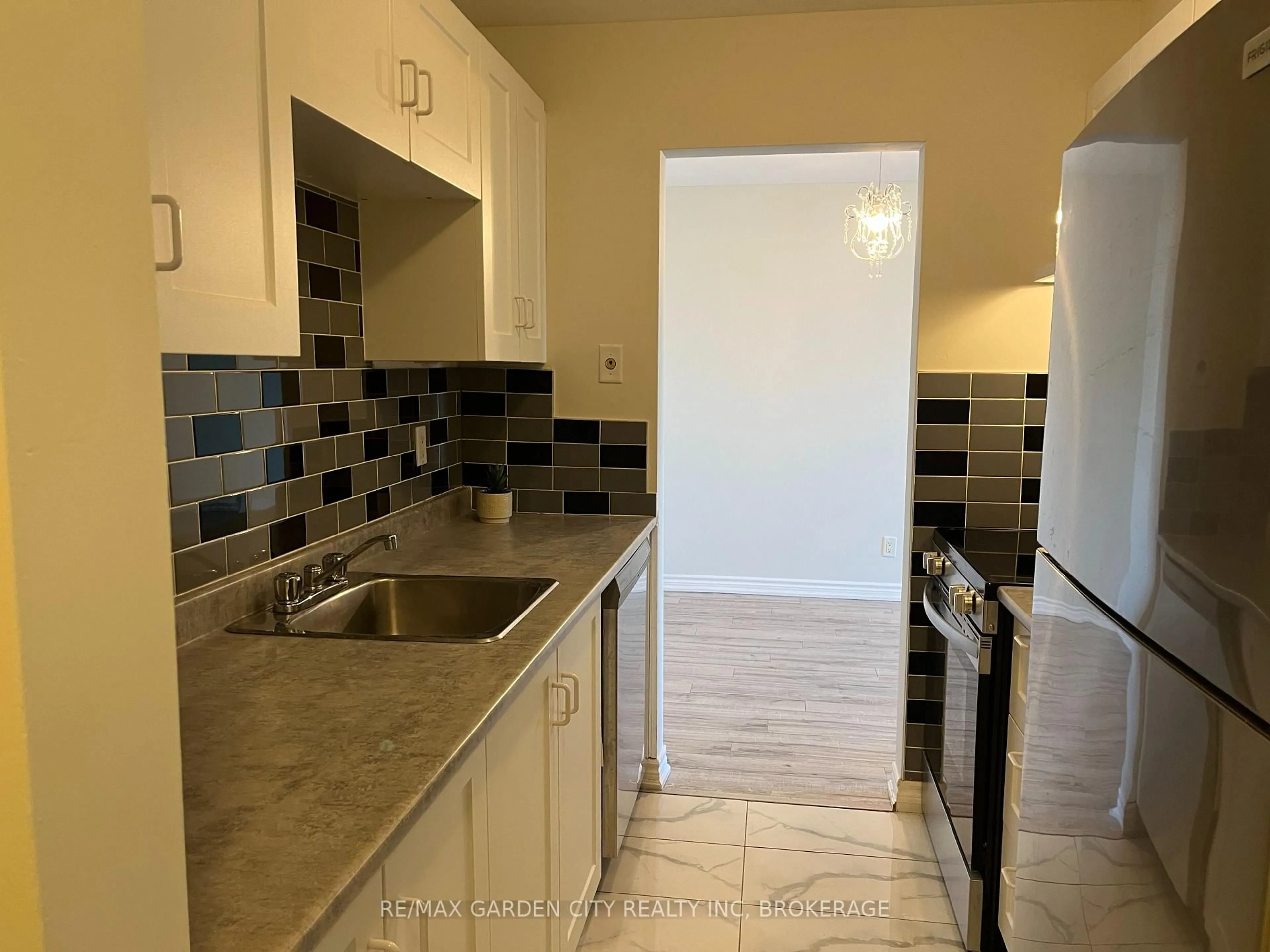 Standard kitchen, ceramic/tile floor for 4692 Crysler Ave #302, Niagara Falls Ontario L2E 3V8