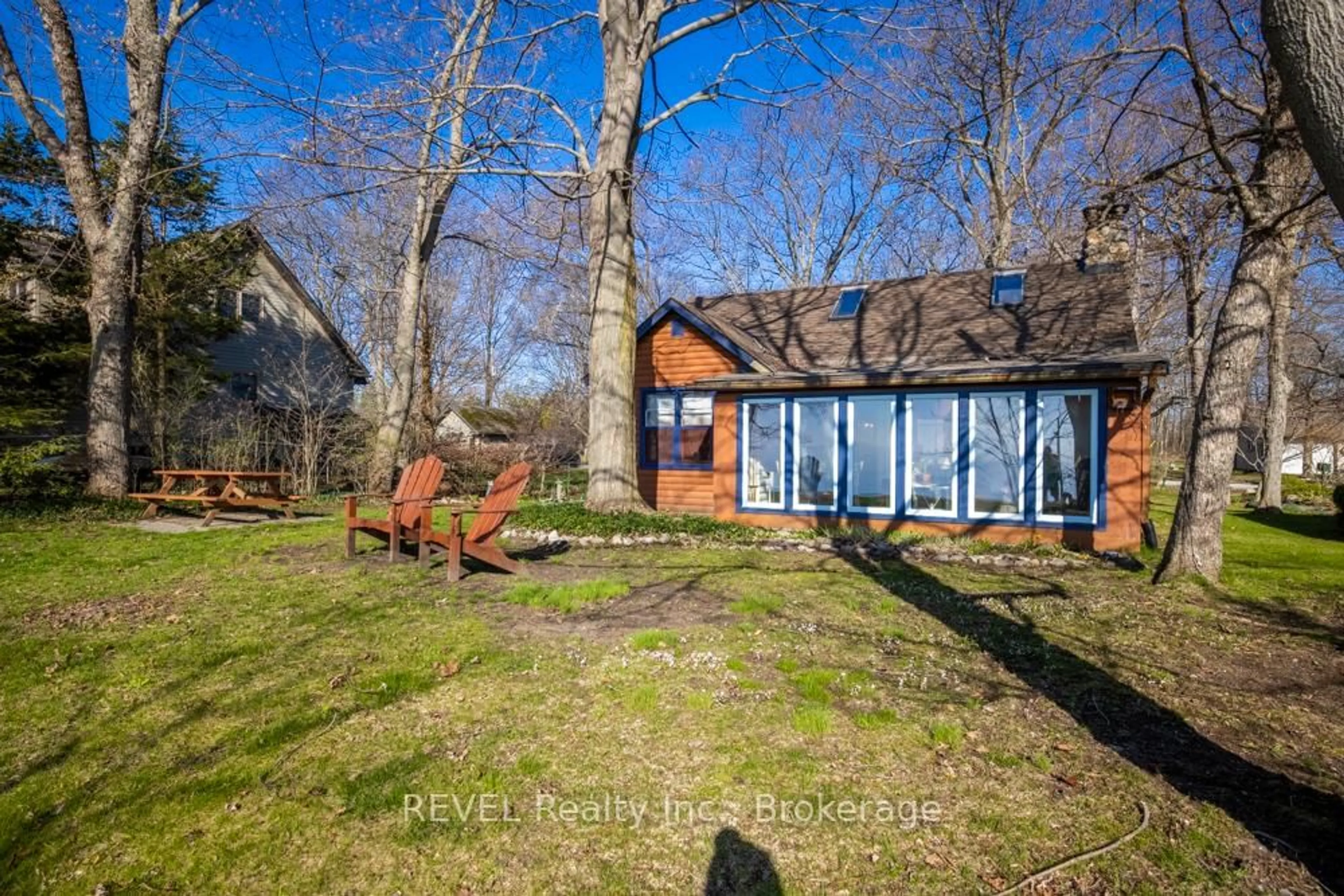 Patio, water/lake/river/ocean view for 11211 Harbourview Rd, Wainfleet Ontario L3K 5V4
