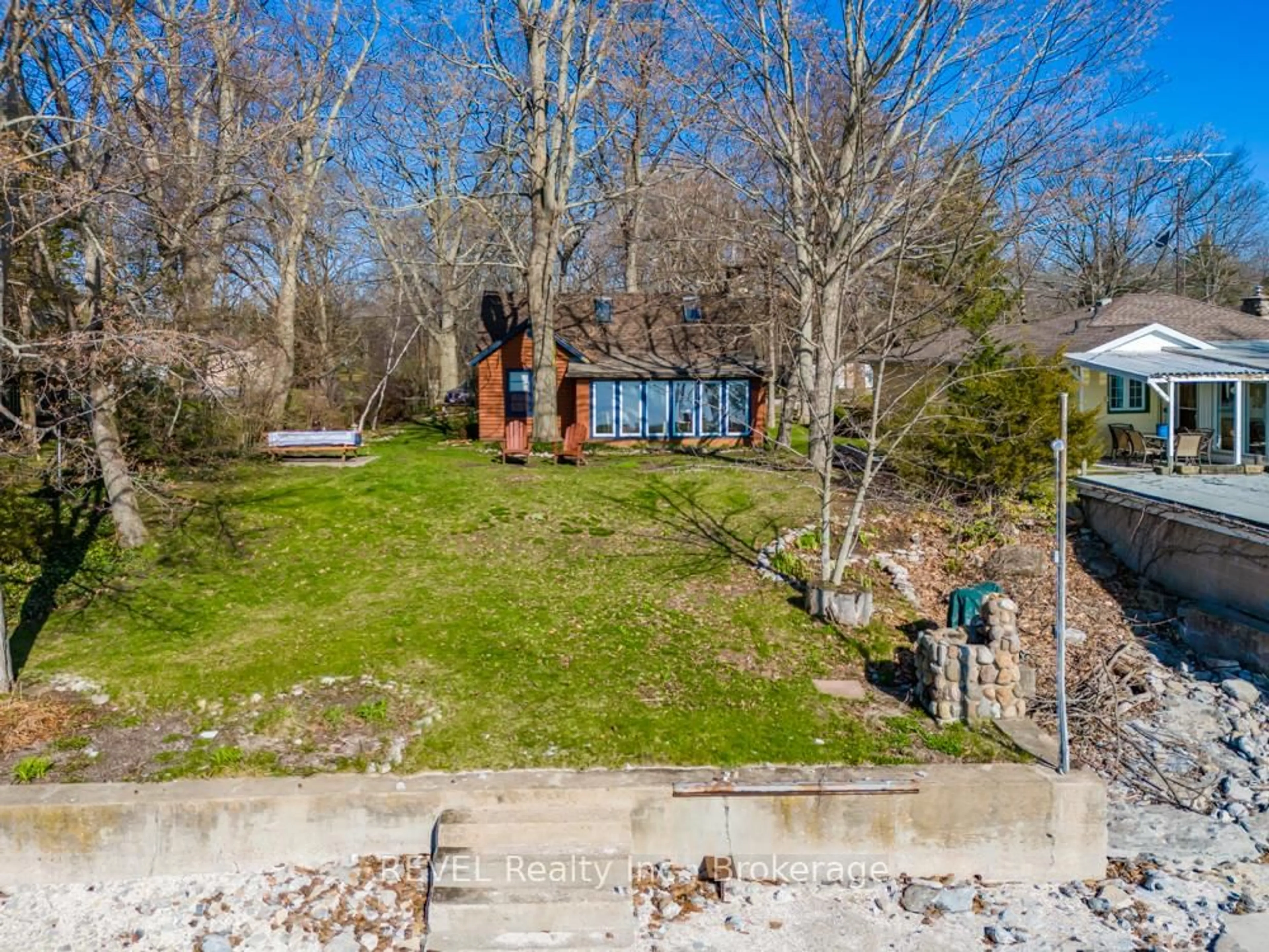 A pic from outside/outdoor area/front of a property/back of a property/a pic from drone, unknown for 11211 Harbourview Rd, Wainfleet Ontario L3K 5V4