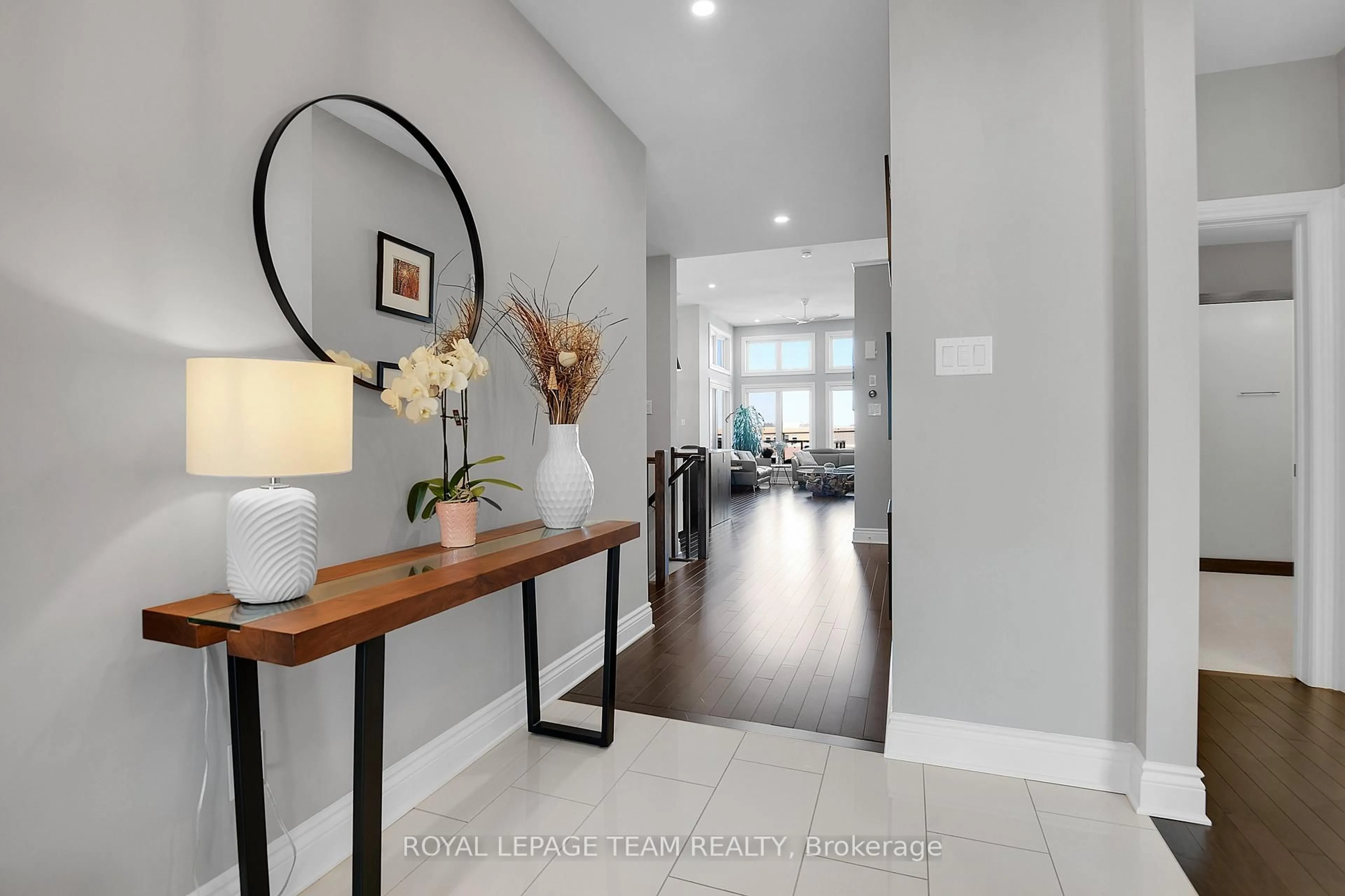 Indoor entryway for 26 Salamander Way, Ottawa Ontario K1X 0E9