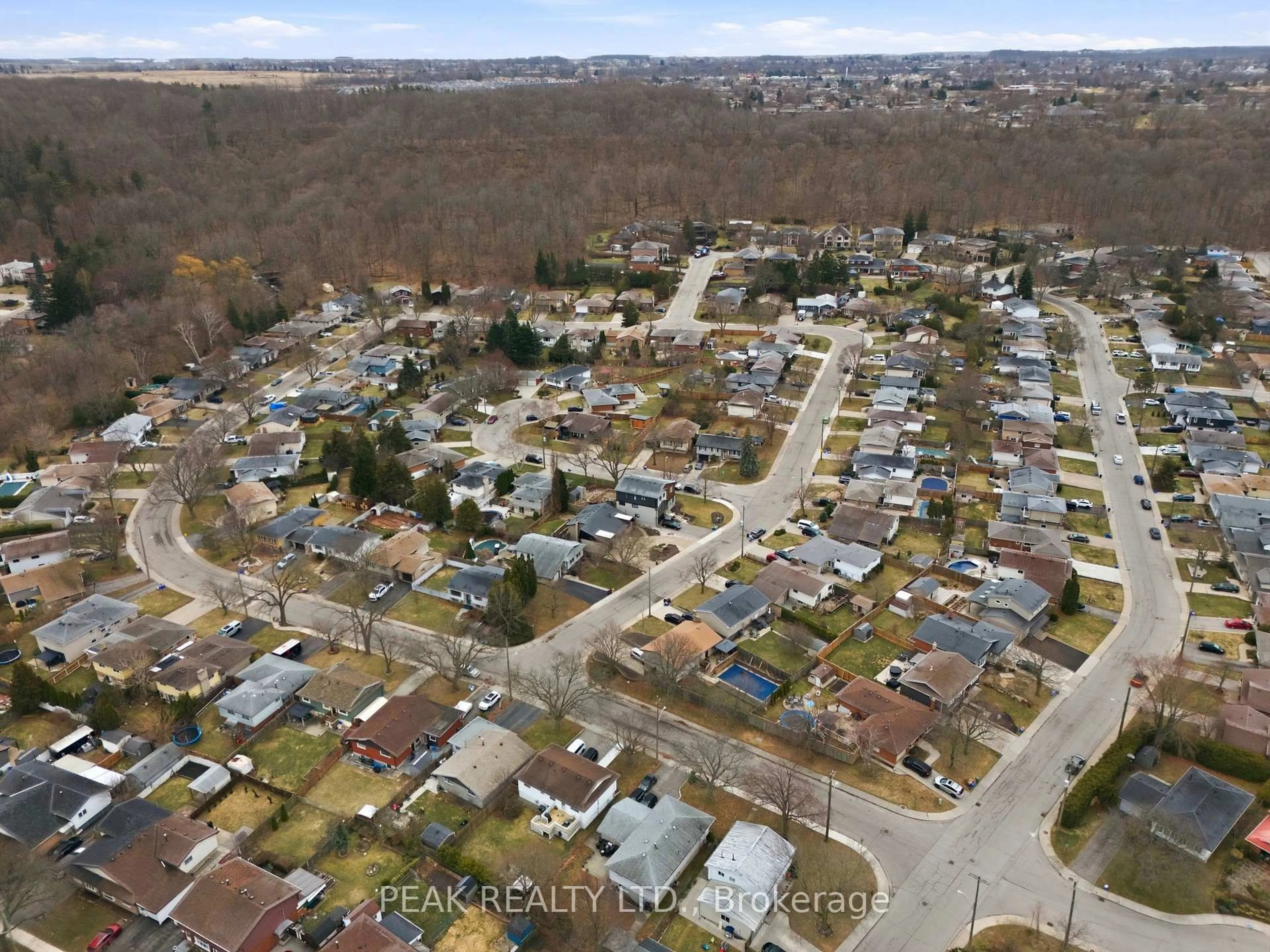 A pic from outside/outdoor area/front of a property/back of a property/a pic from drone, street for 197 Hanover Pl, Hamilton Ontario L8K 6B4