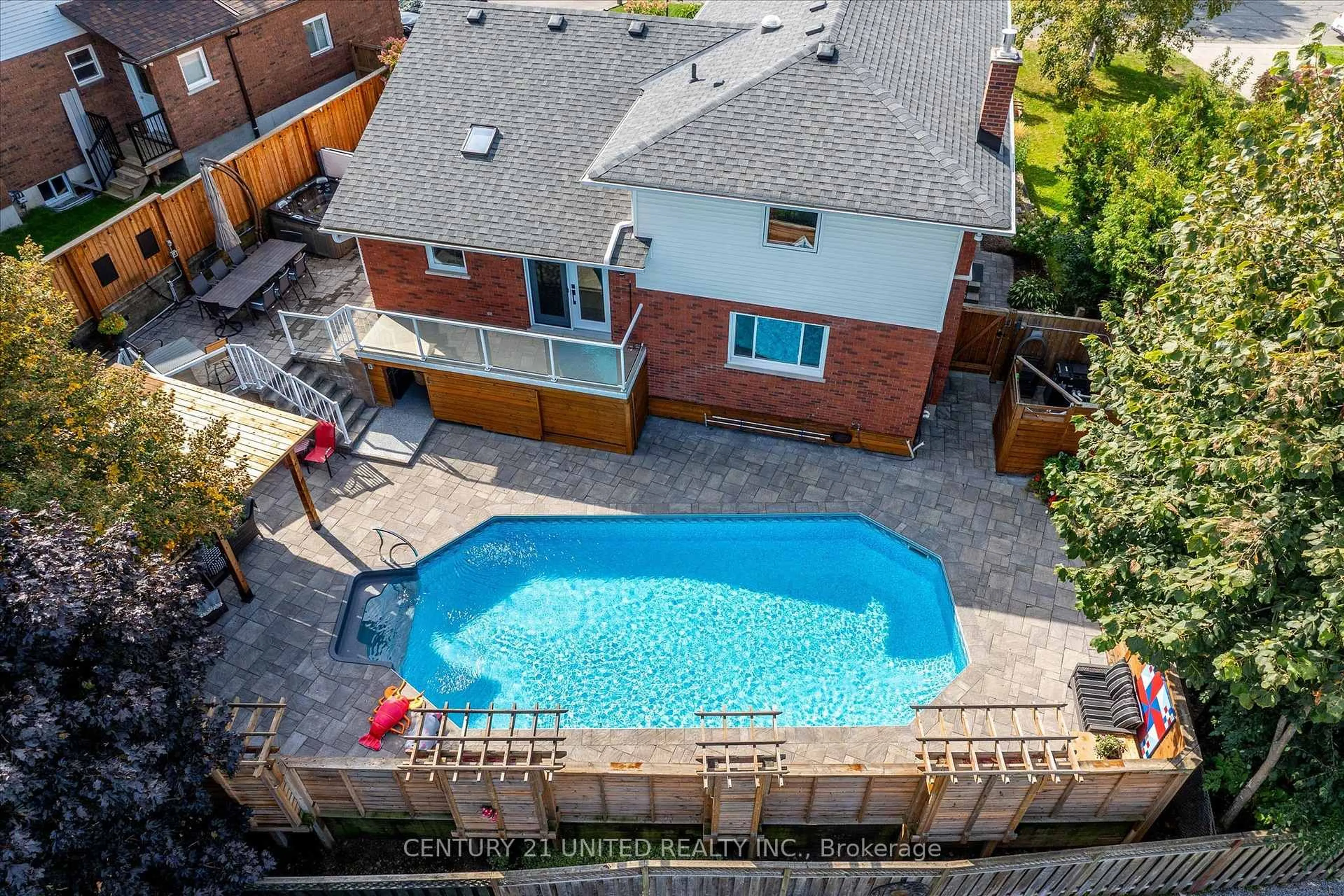 Pool for 114 Oakwood Cres, Peterborough Ontario K9J 1N3