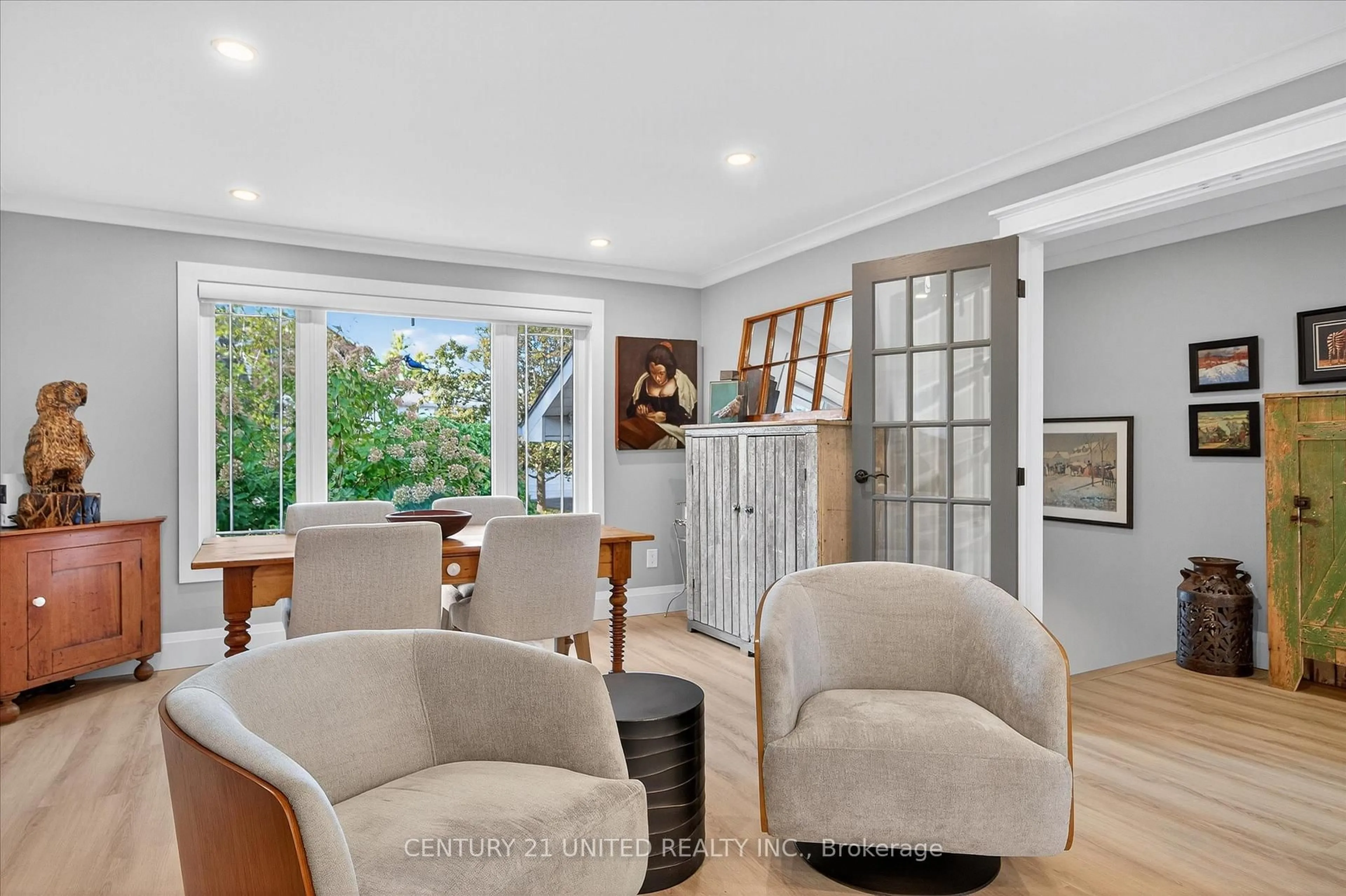 Unknown for 114 Oakwood Cres, Peterborough Ontario K9J 1N3