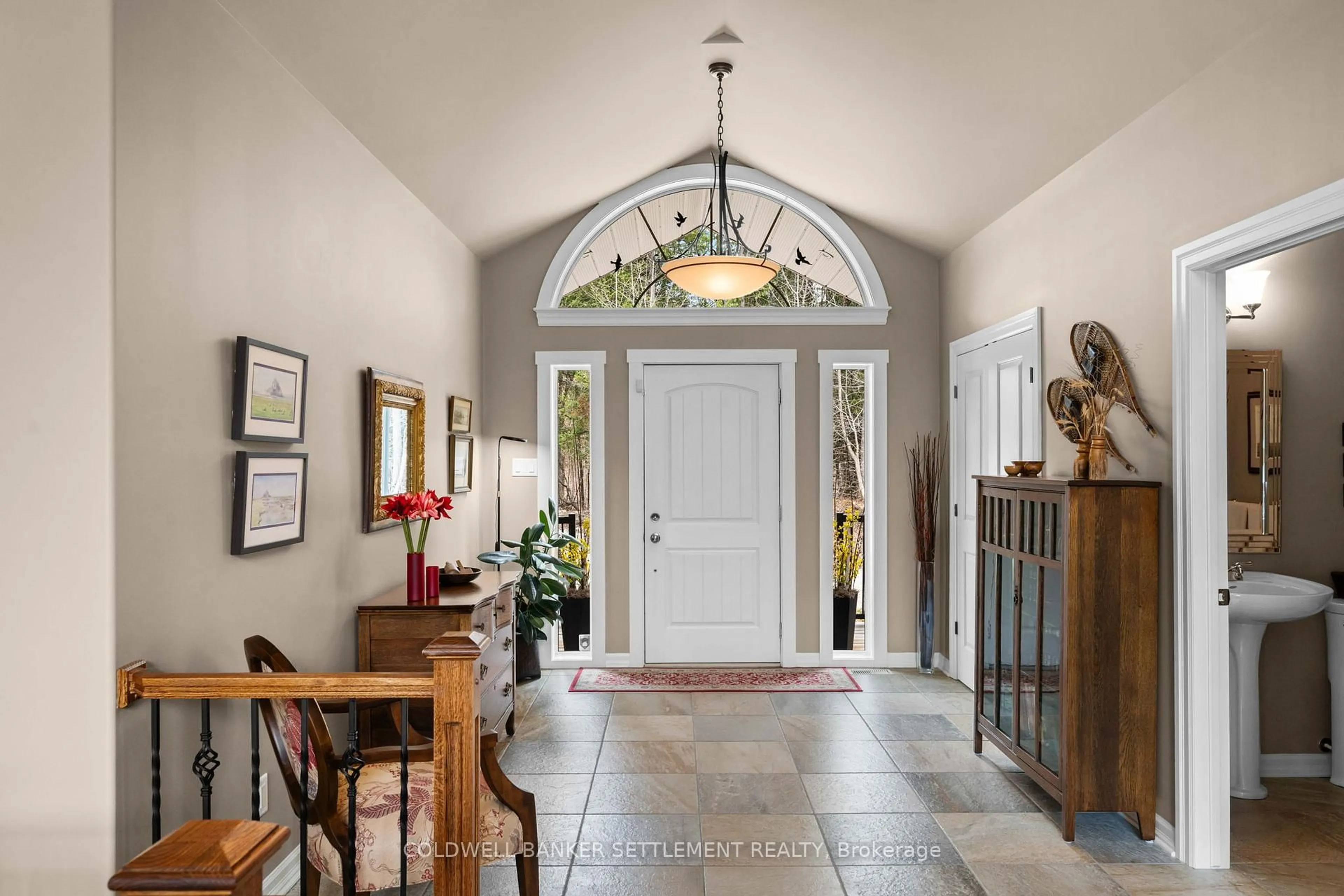 Indoor entryway for 3124 McDonald's Corners Road Rd, Lanark Ontario K0G 1K0