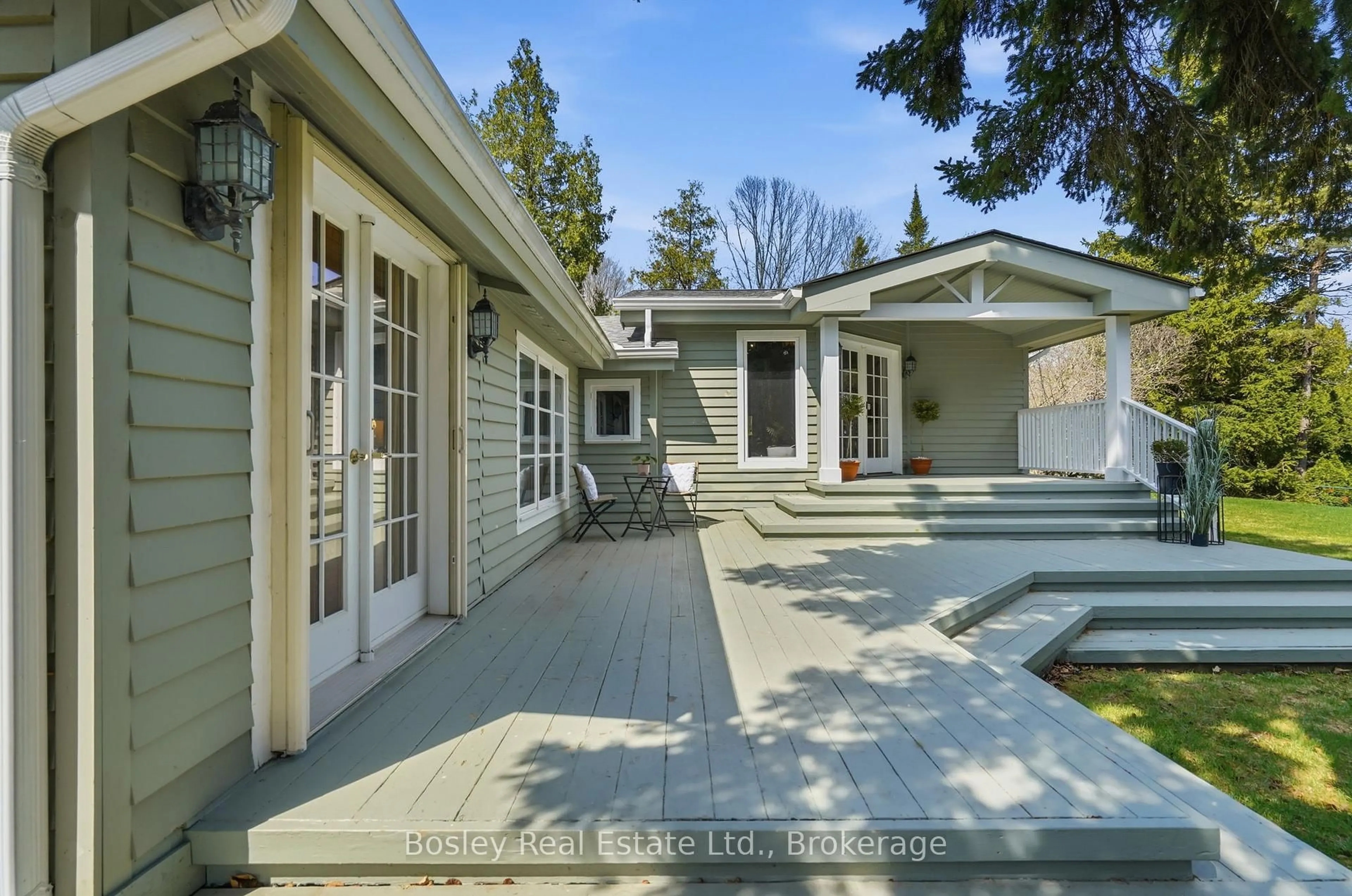 Patio, street for 150 St Moritz Cres, Blue Mountains Ontario L9Y 0S6