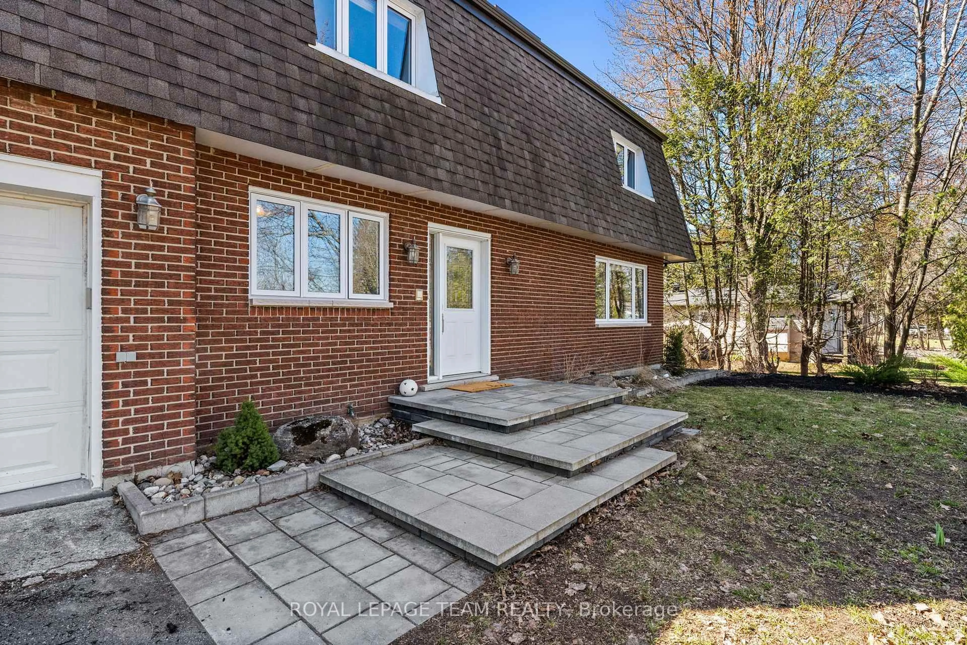 Home with brick exterior material, street for 1081 Boucher Cres, Manotick Ontario K4M 1B3
