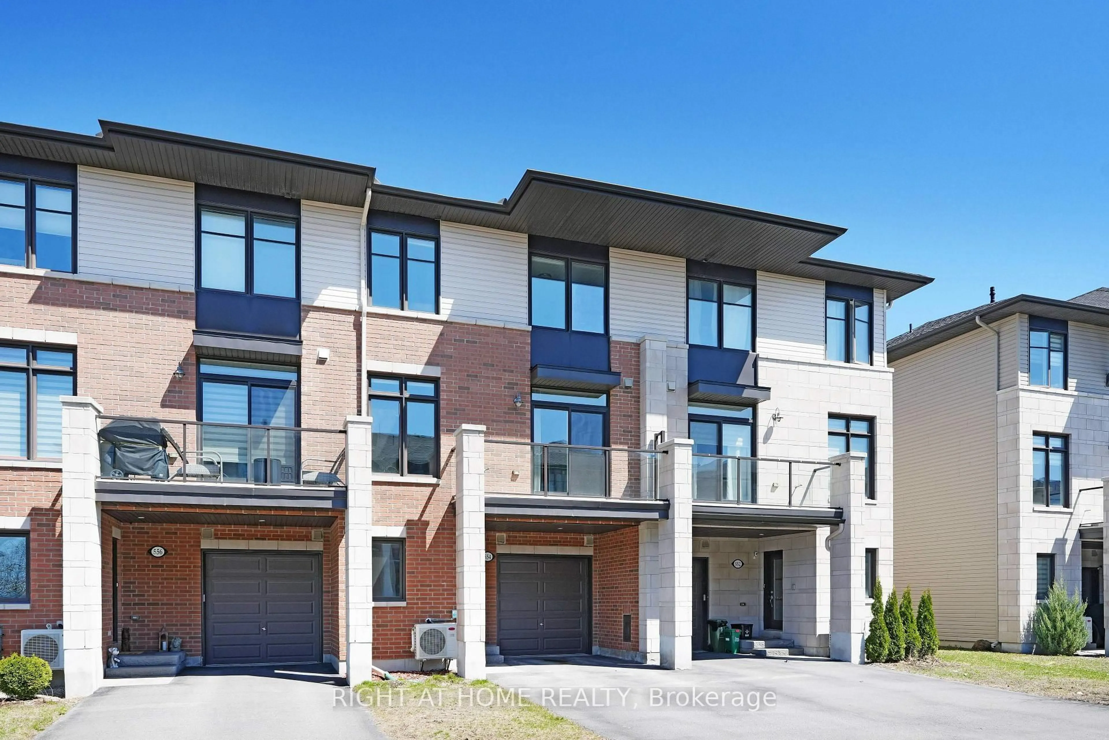 Home with brick exterior material, street for 554 Labrador Cres, Ottawa Ontario K1T 0R4