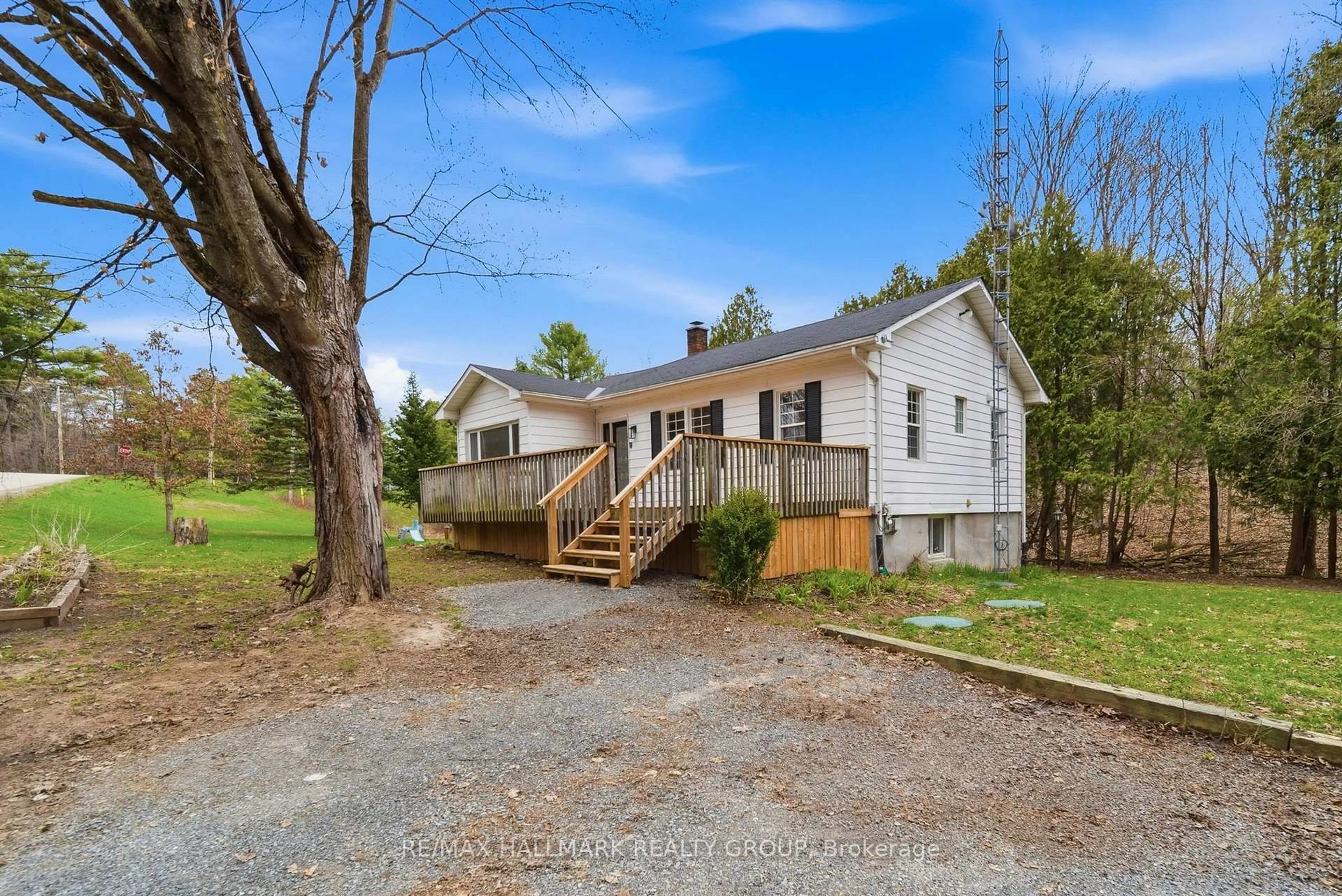 A pic from outside/outdoor area/front of a property/back of a property/a pic from drone, unknown for 17 Kenney Rd, Rideau Lakes Ontario K0G 1E0