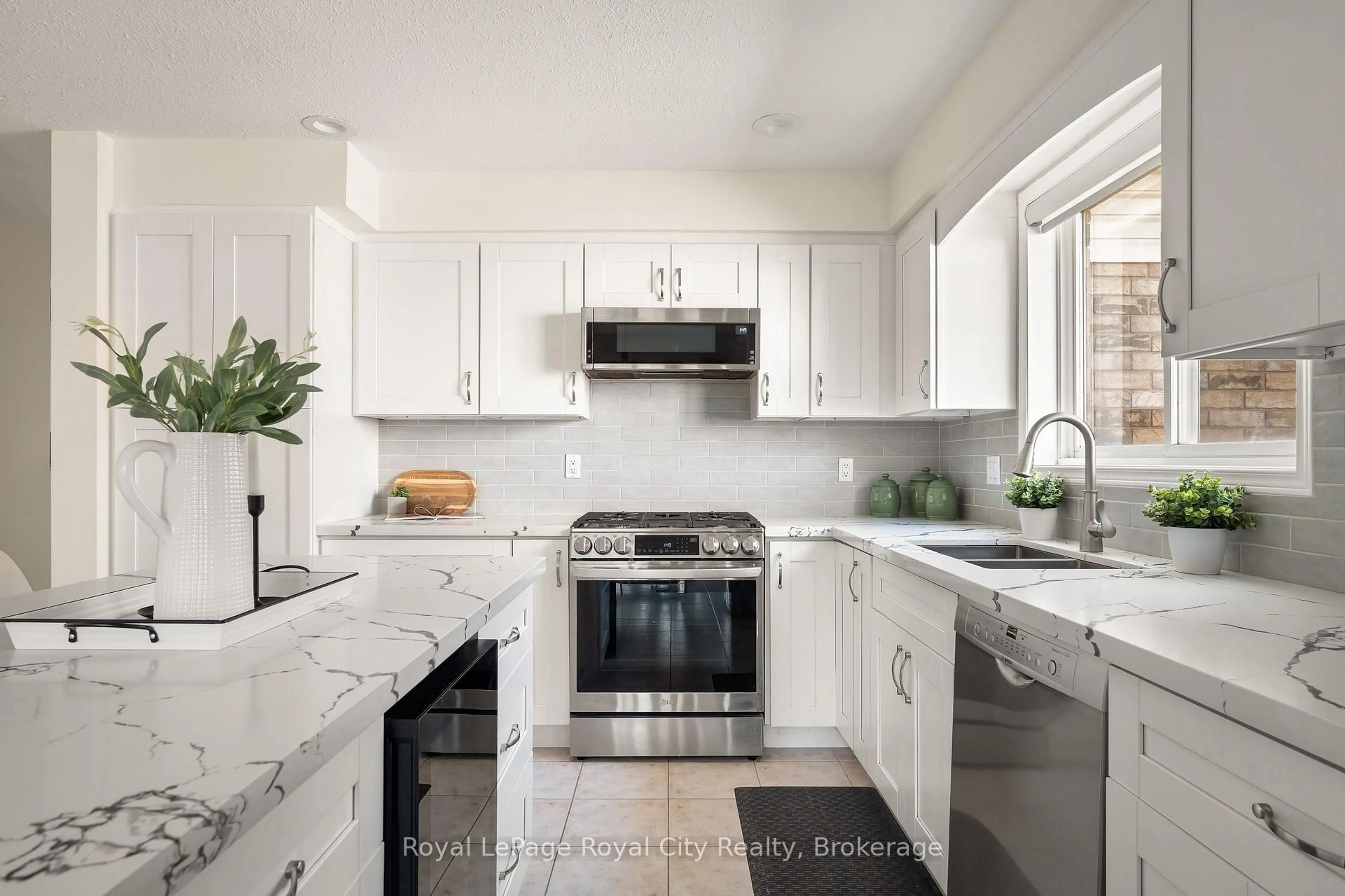 Contemporary kitchen, ceramic/tile floor for 118 Clairfields Dr, Guelph Ontario N1G 5A5