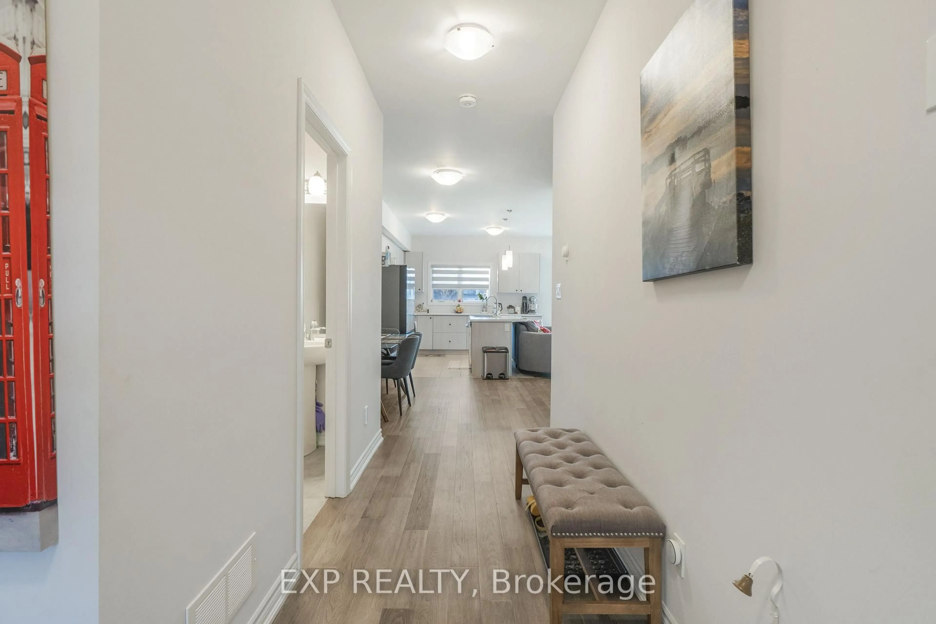 Indoor entryway for 209 Wells Ave, Fort Erie Ontario L0S 1N0