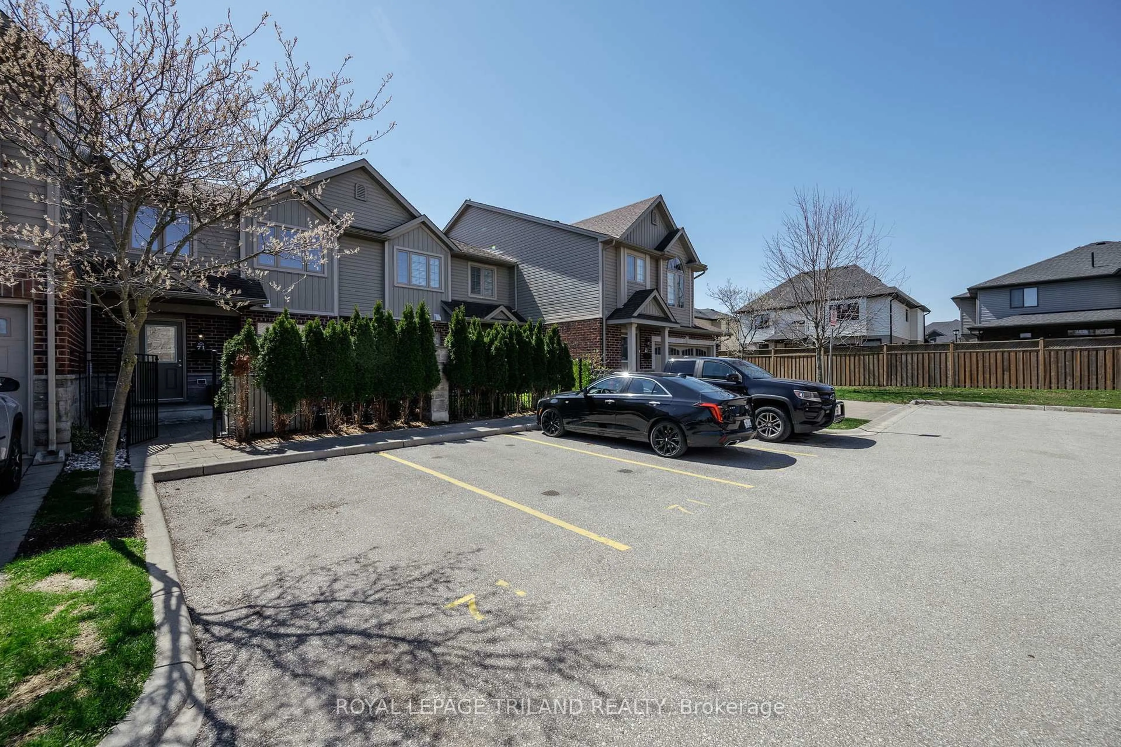 Unknown for 1061 Eagletrace Dr #71, London North Ontario N6G 0T3