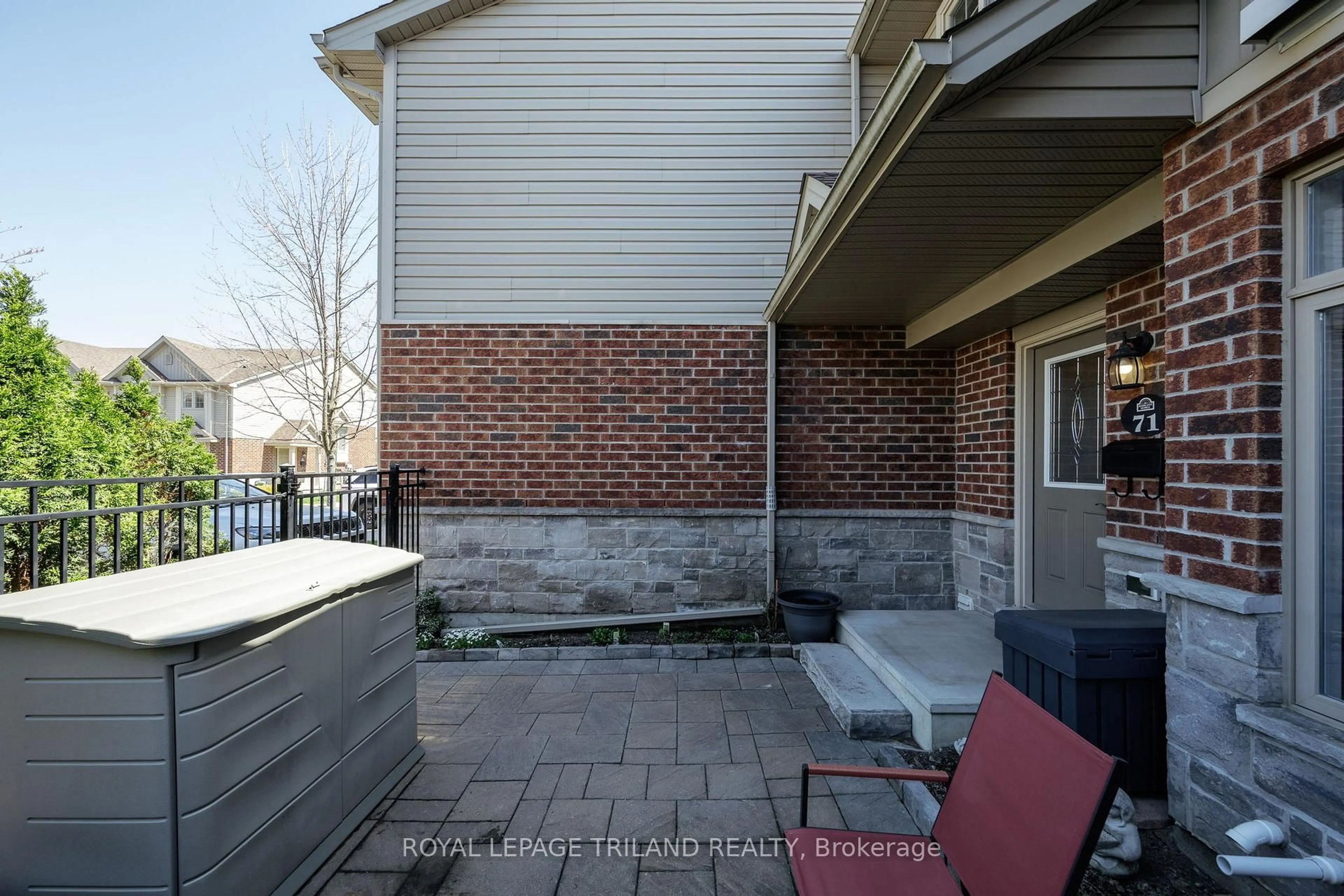 Patio, street for 1061 Eagletrace Dr #71, London North Ontario N6G 0T3