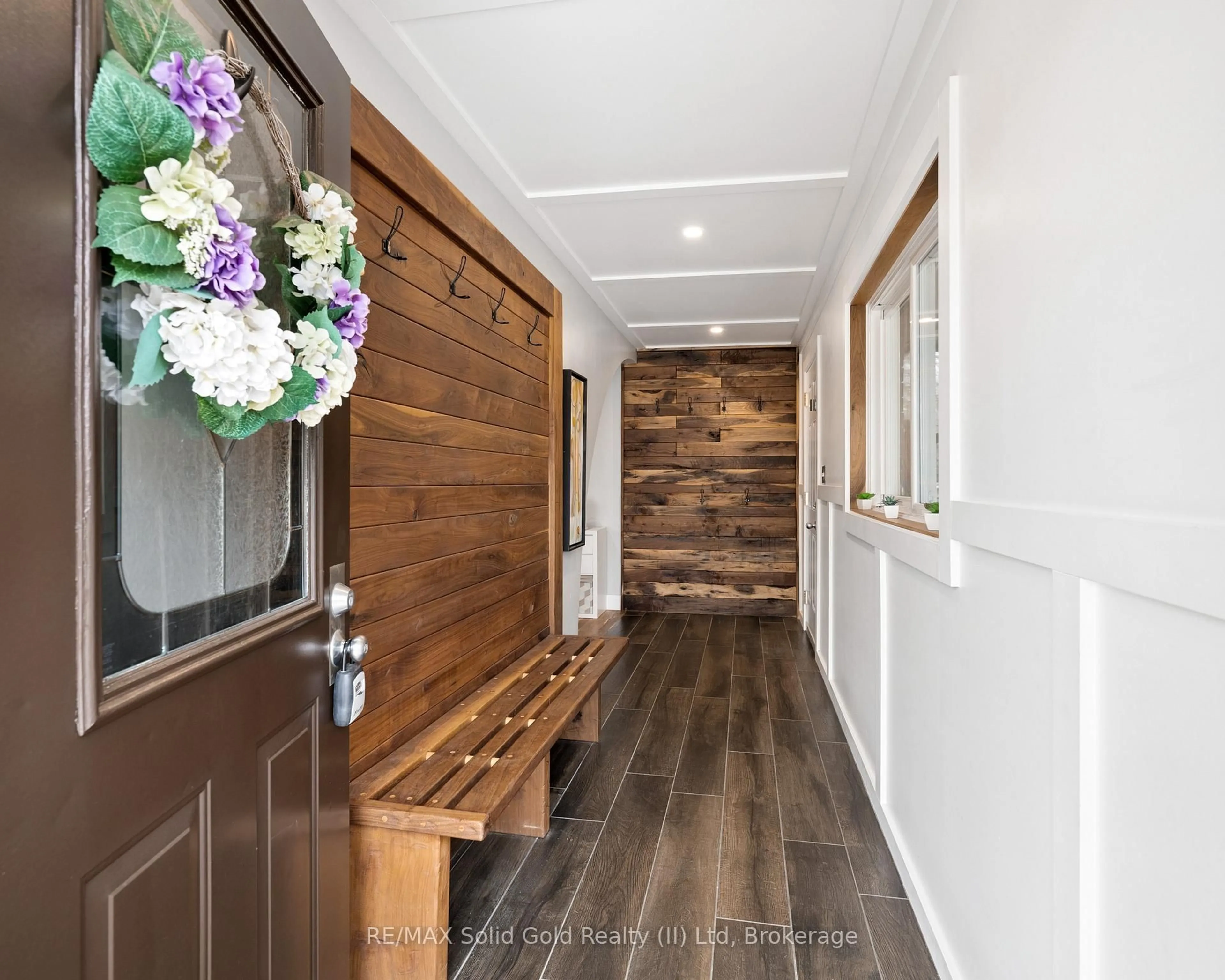 Indoor entryway for 522 Glendene Cres, Waterloo Ontario N2L 4P4