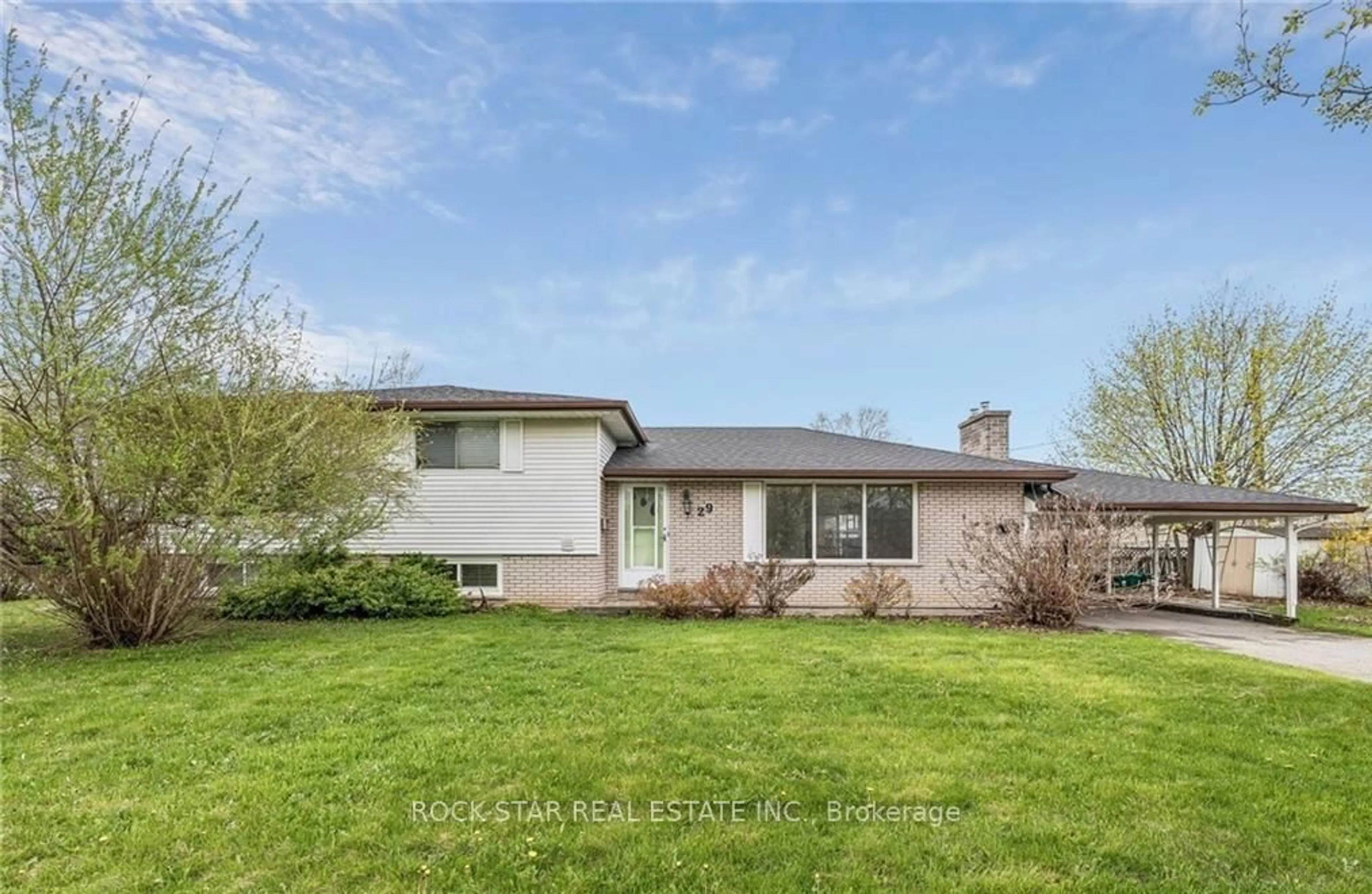 Home with brick exterior material, unknown for 29 Heather Crt, Welland Ontario L3C 4P8