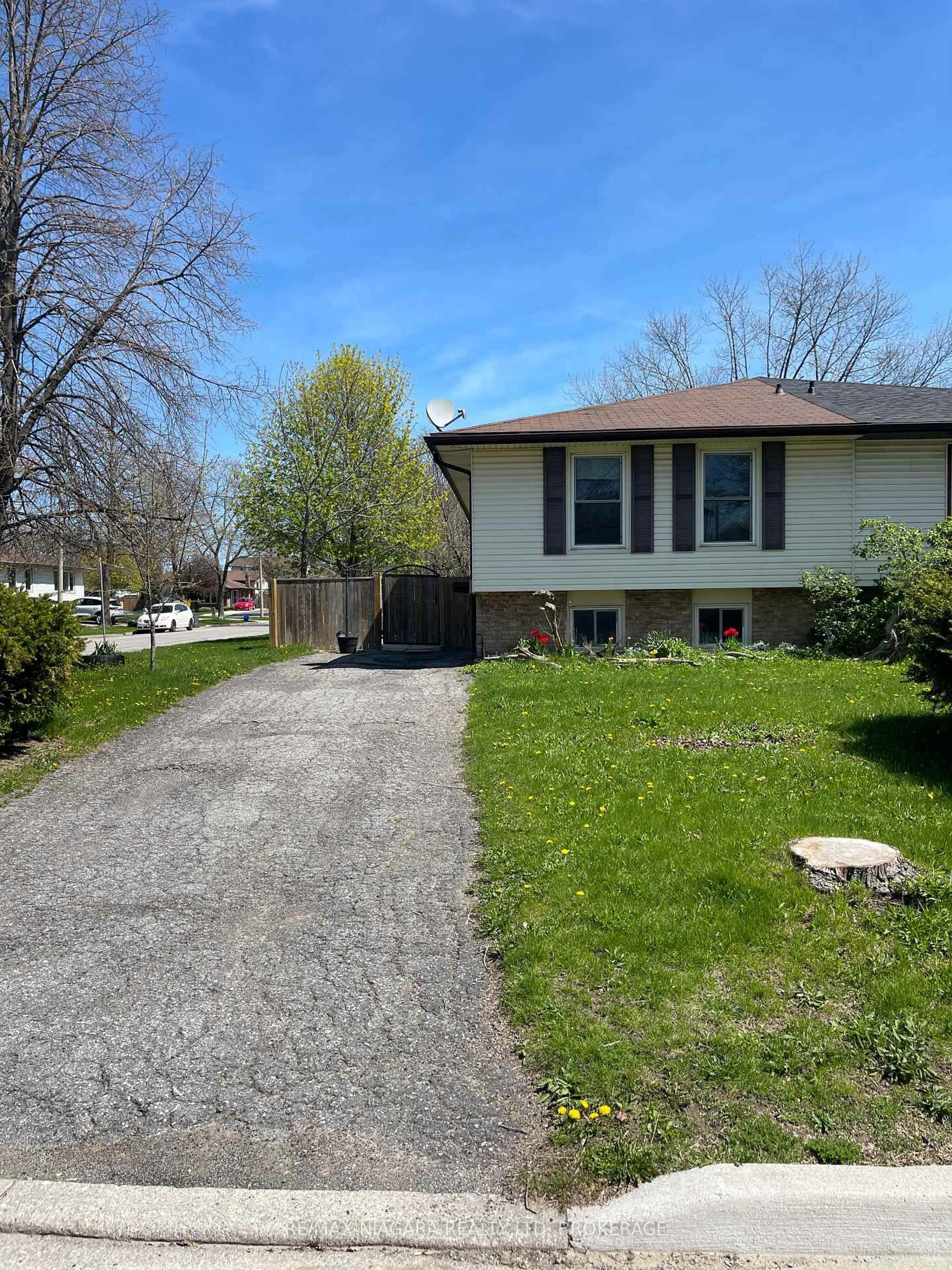 Unknown for 2 BALDWIN Cres, Thorold Ontario L2V 4H5