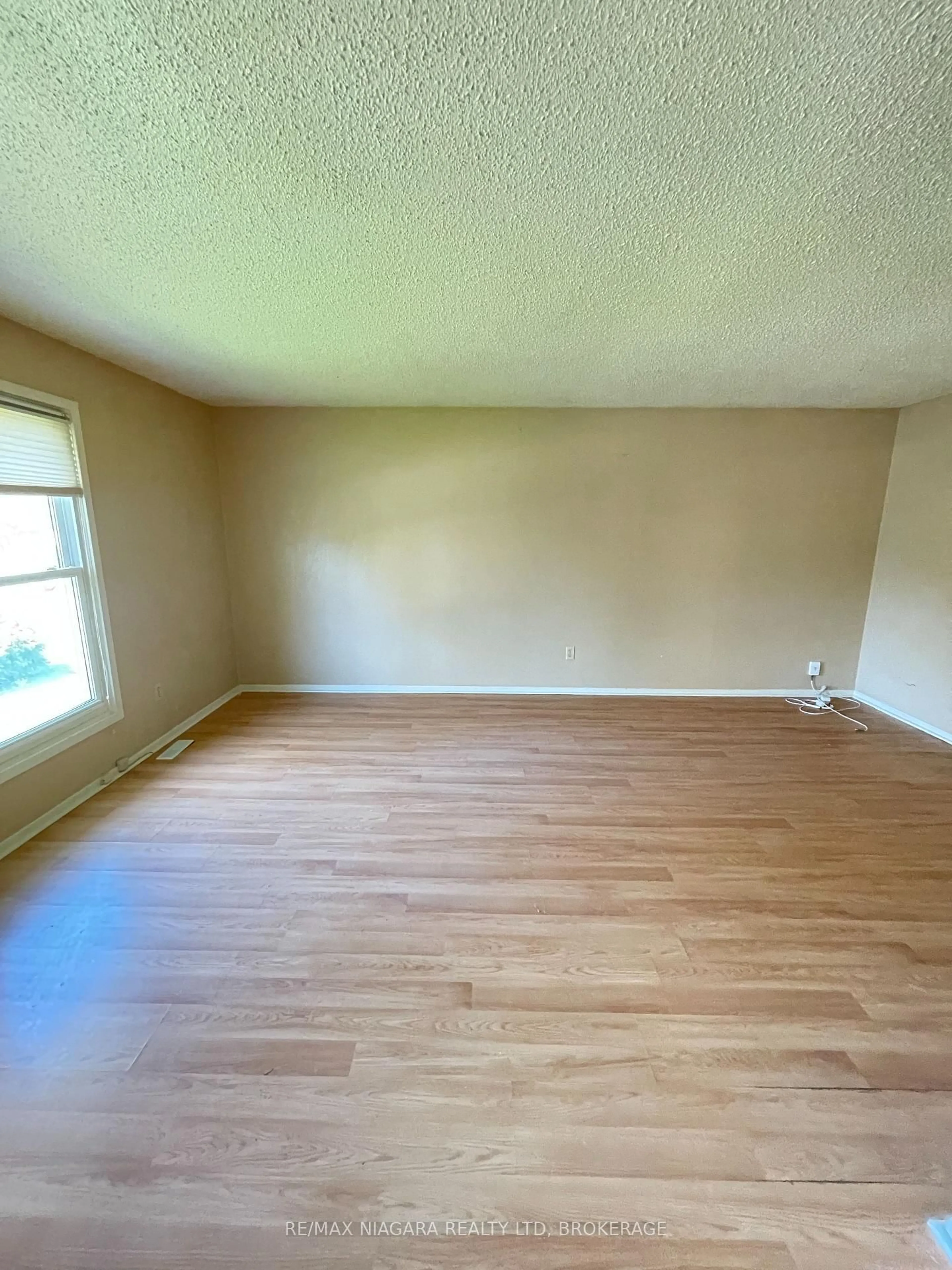 A pic of a room for 2 BALDWIN Cres, Thorold Ontario L2V 4H5