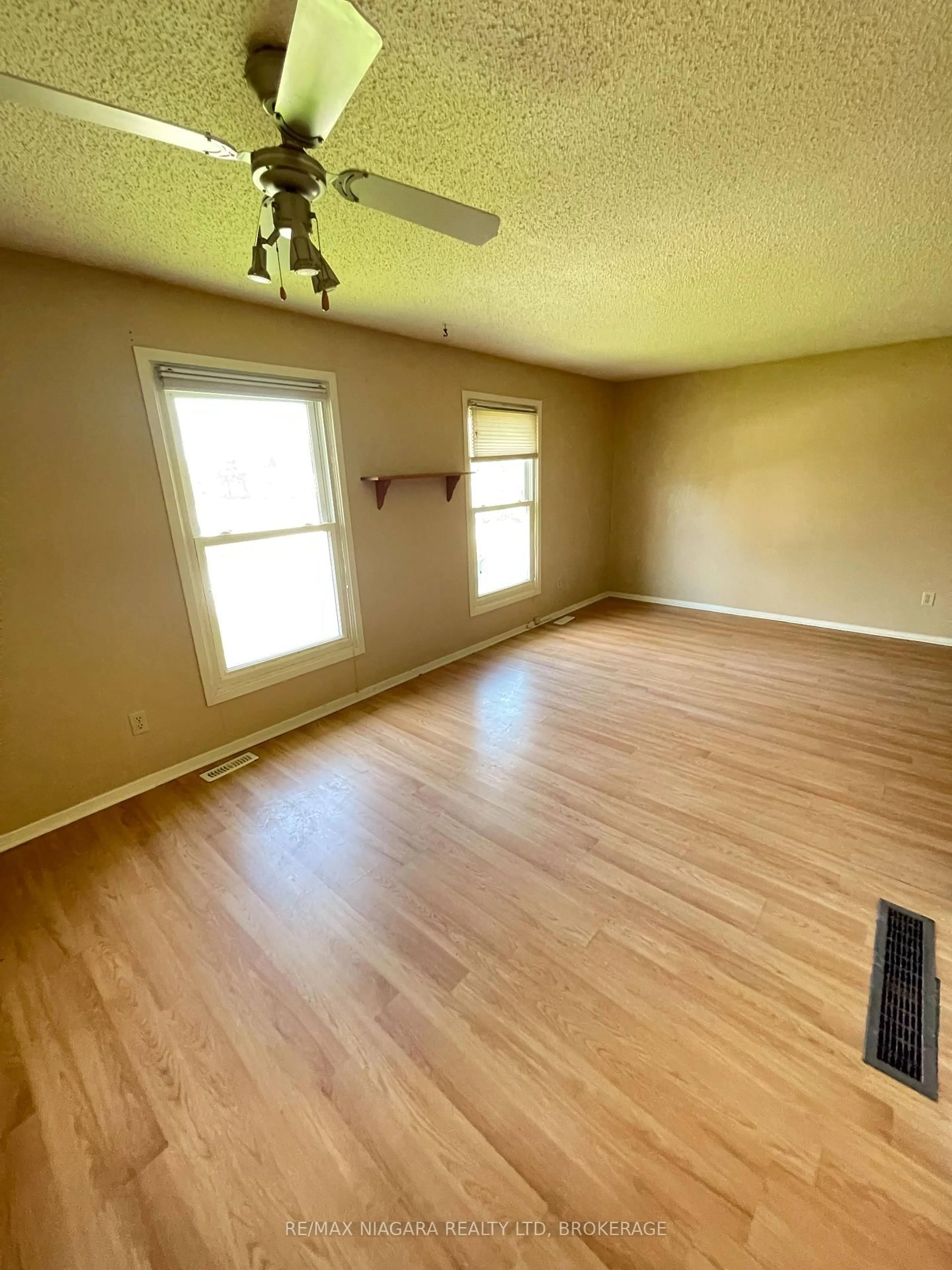 A pic of a room for 2 BALDWIN Cres, Thorold Ontario L2V 4H5