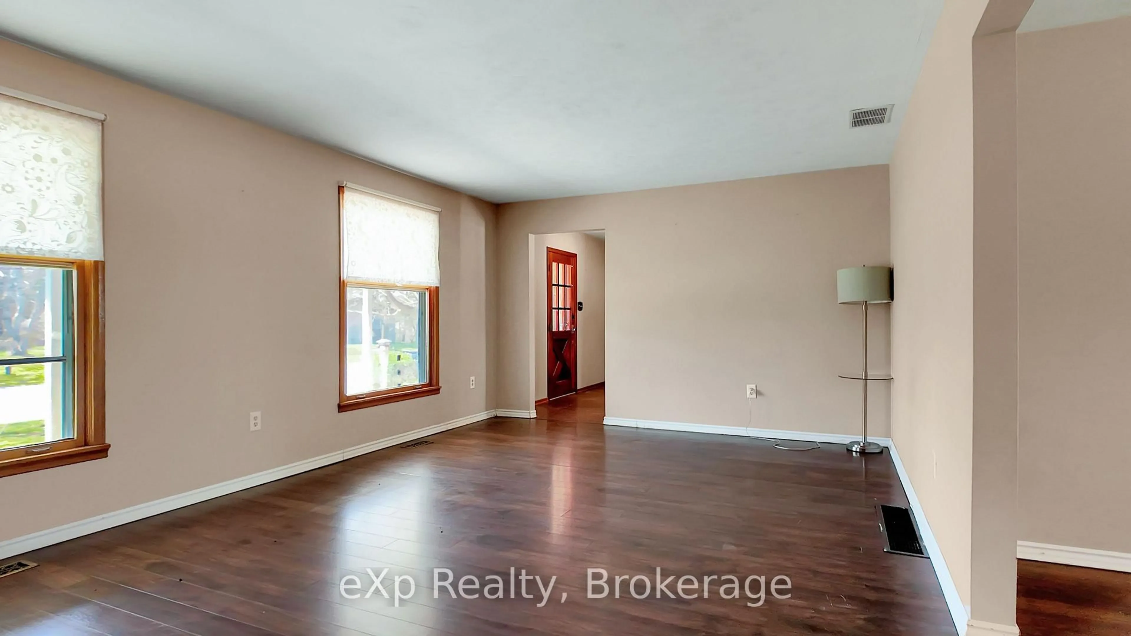 A pic of a room for 251 4th Ave, Hanover Ontario N4N 2B6