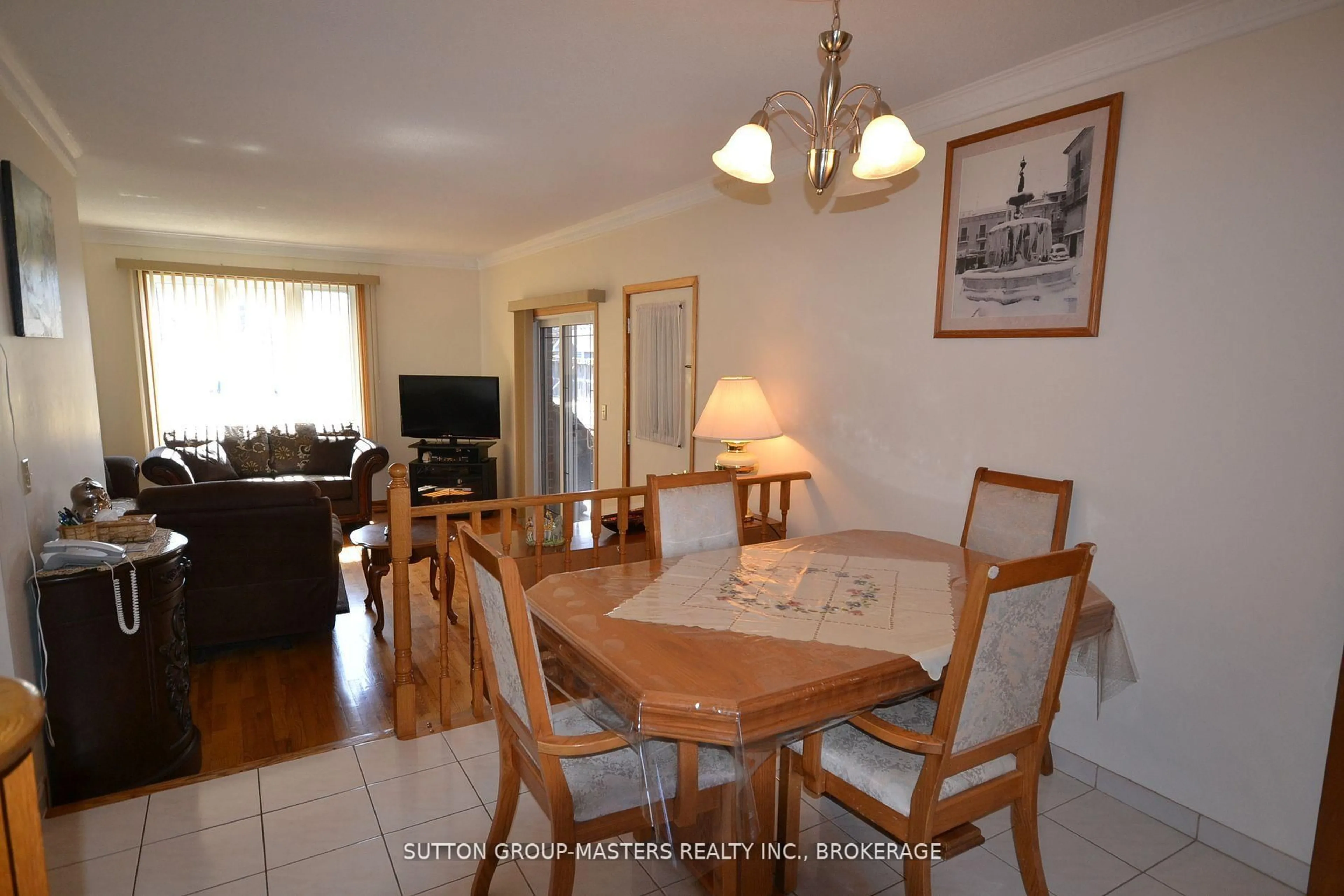 Dining room, unknown for 245 Arnold St, Kingston Ontario K7M 3M4