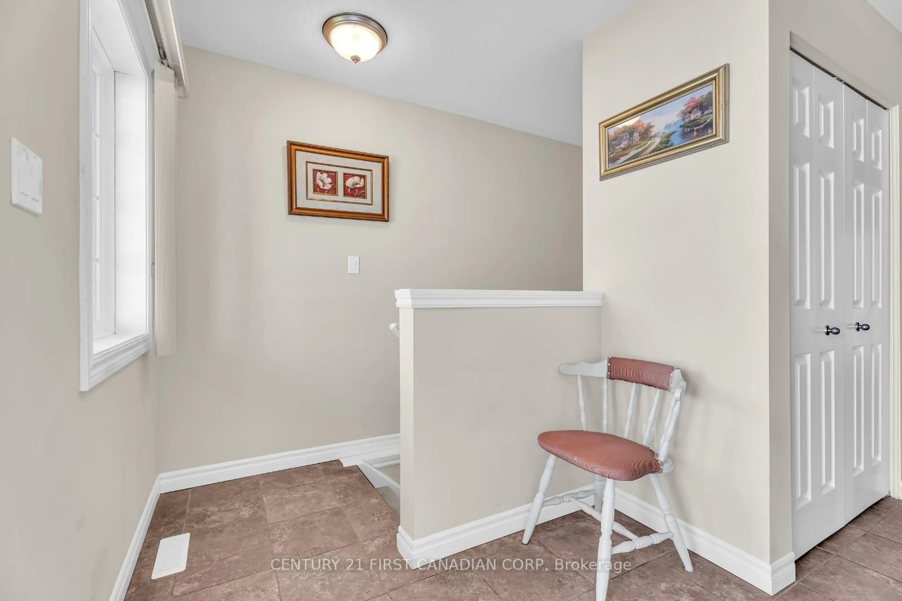 Indoor entryway for 3191 Singleton Ave, London South Ontario N6L 0B8