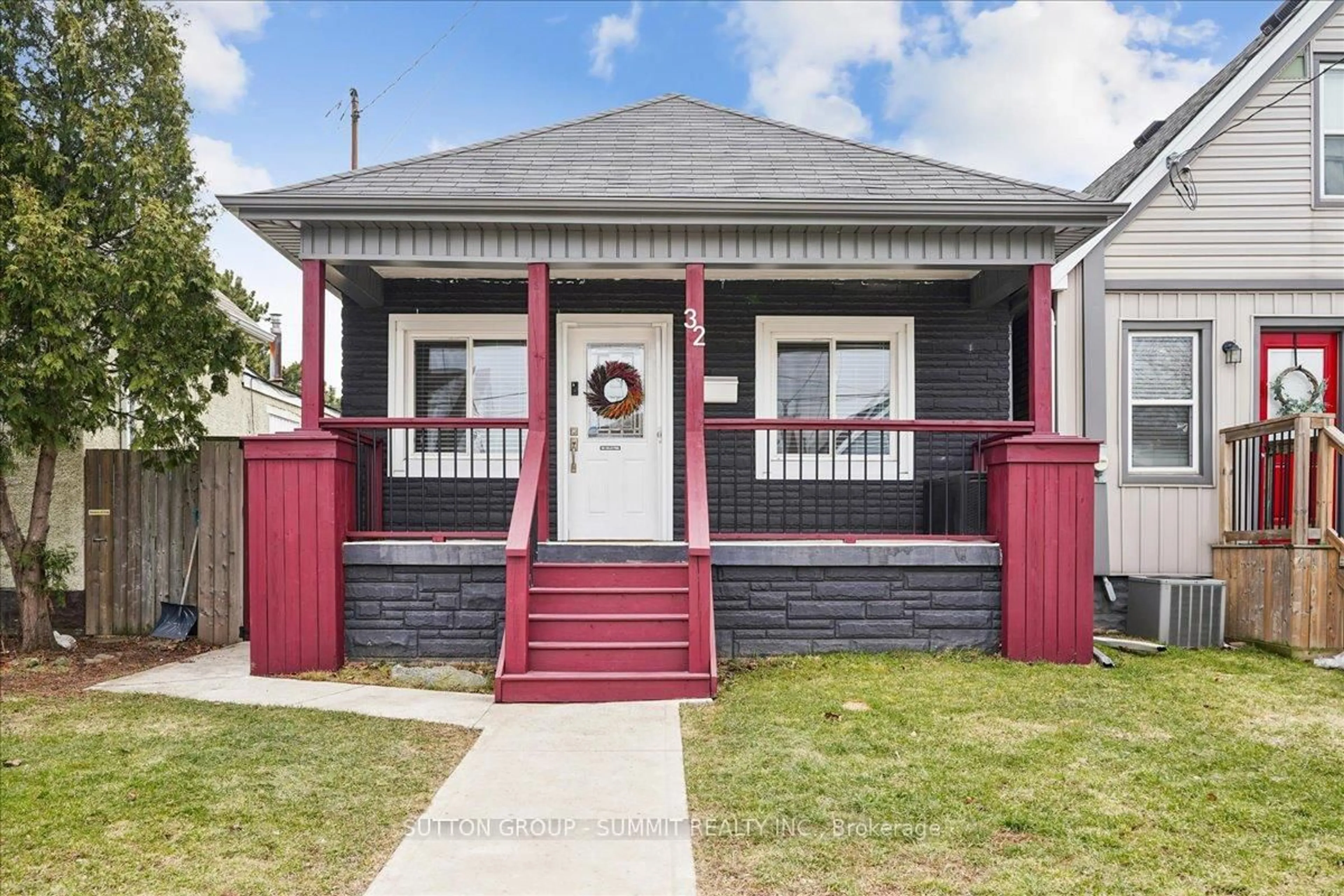 Home with vinyl exterior material, street for 32 Allan Ave, Hamilton Ontario L8H 2C9