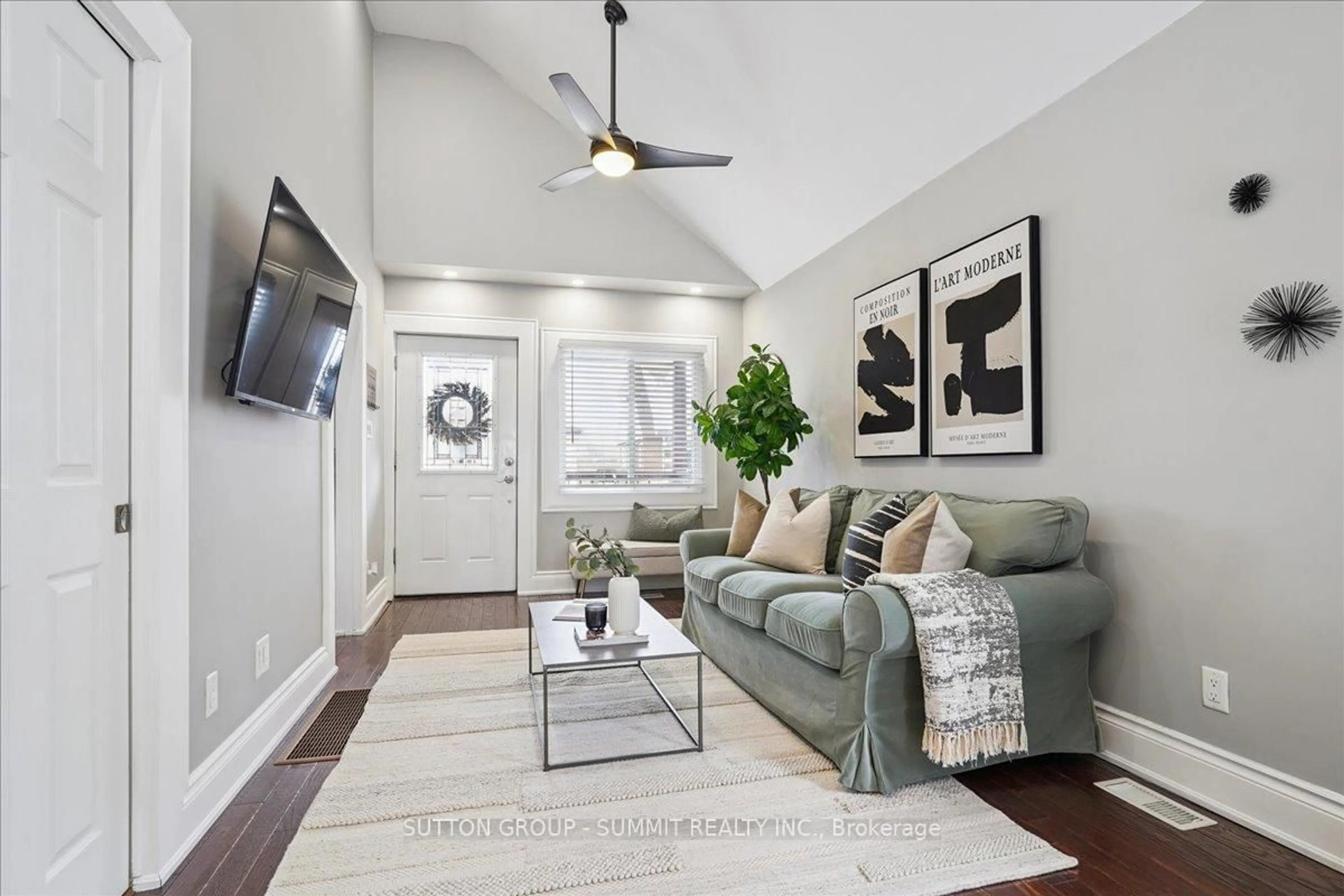 Living room with furniture, unknown for 32 Allan Ave, Hamilton Ontario L8H 2C9