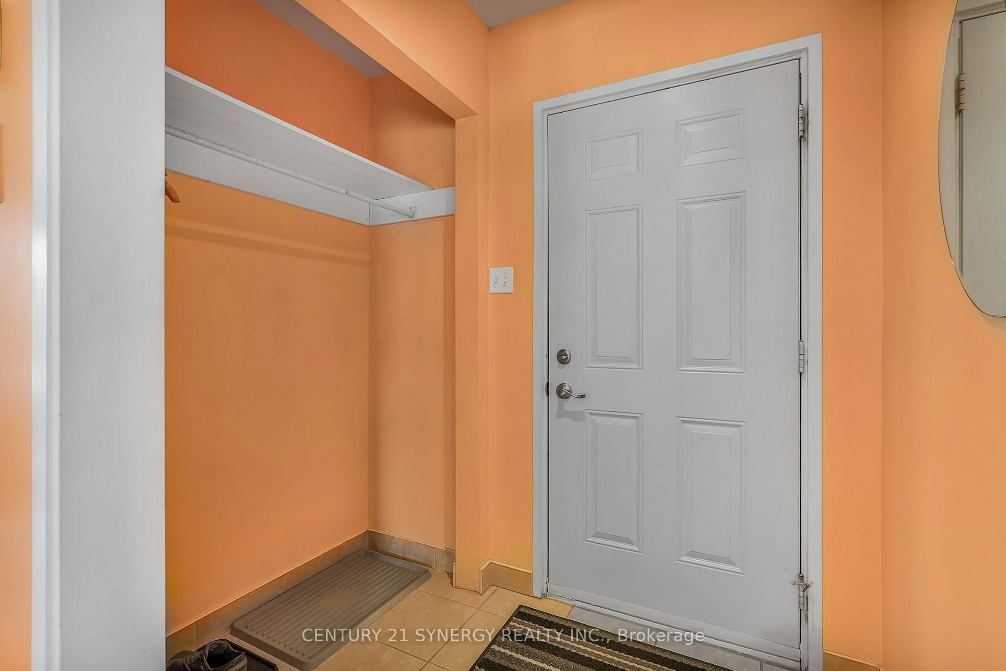 Indoor entryway for 551 Greenlane Rd, Champlain Ontario K6A 2R2