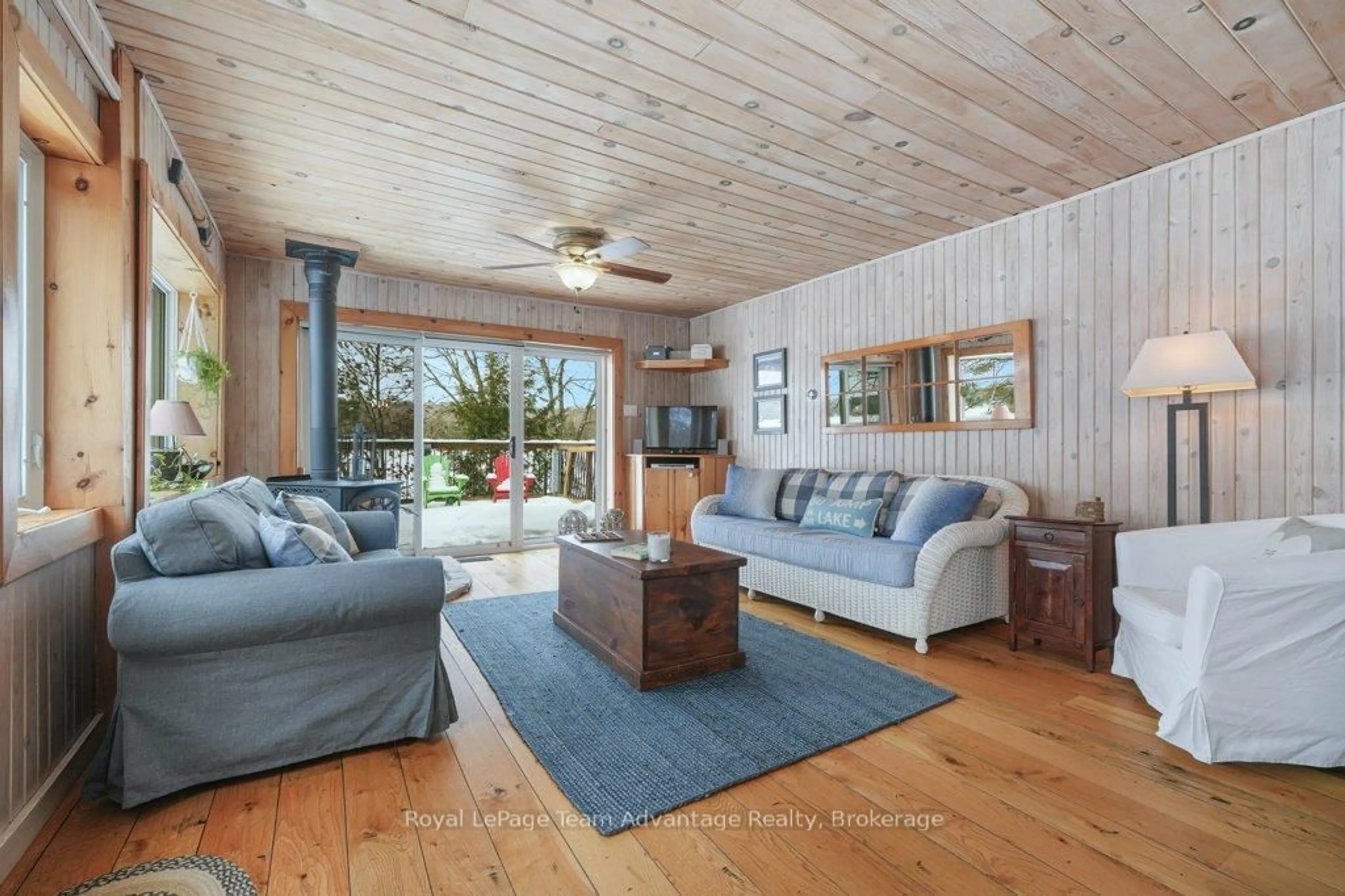 Living room with furniture, wood/laminate floor for 10A Jordan Lane, Seguin Ontario P2A 0B2