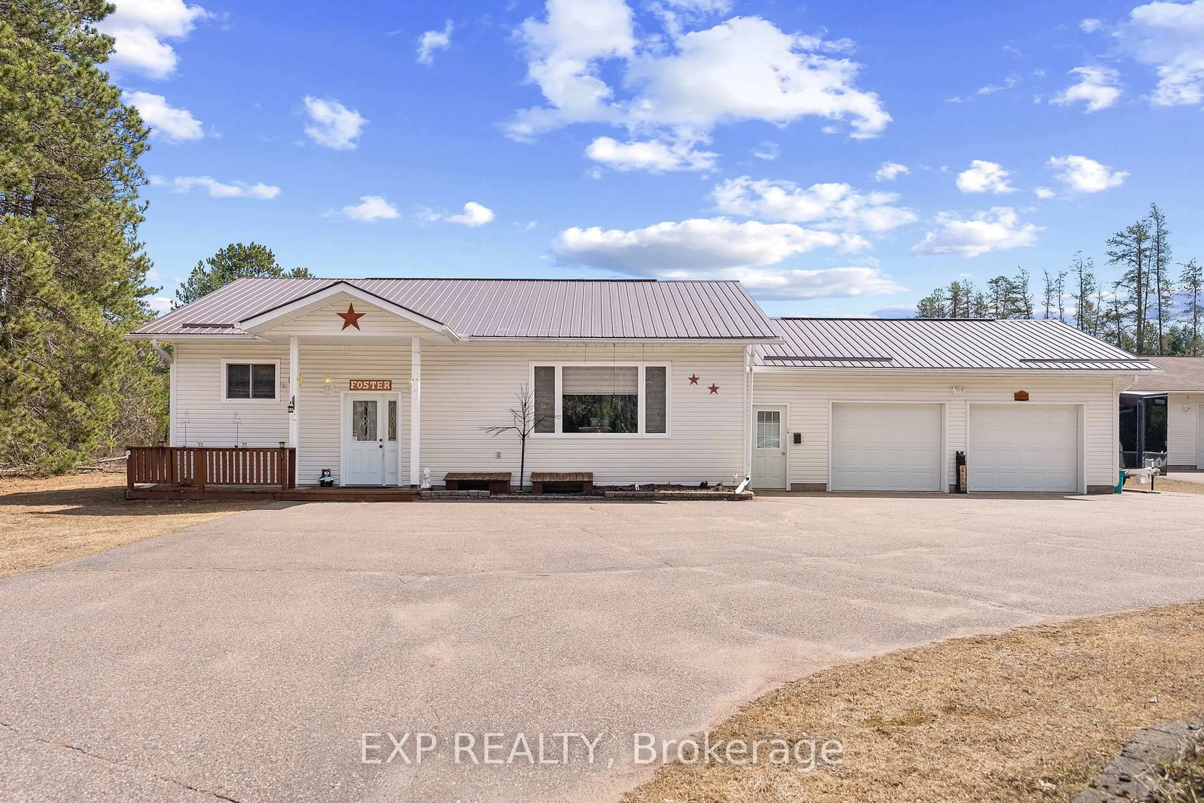 Home with vinyl exterior material, building for 39790 A Combermere Rd, Barry's Bay Ontario K0J 1B0