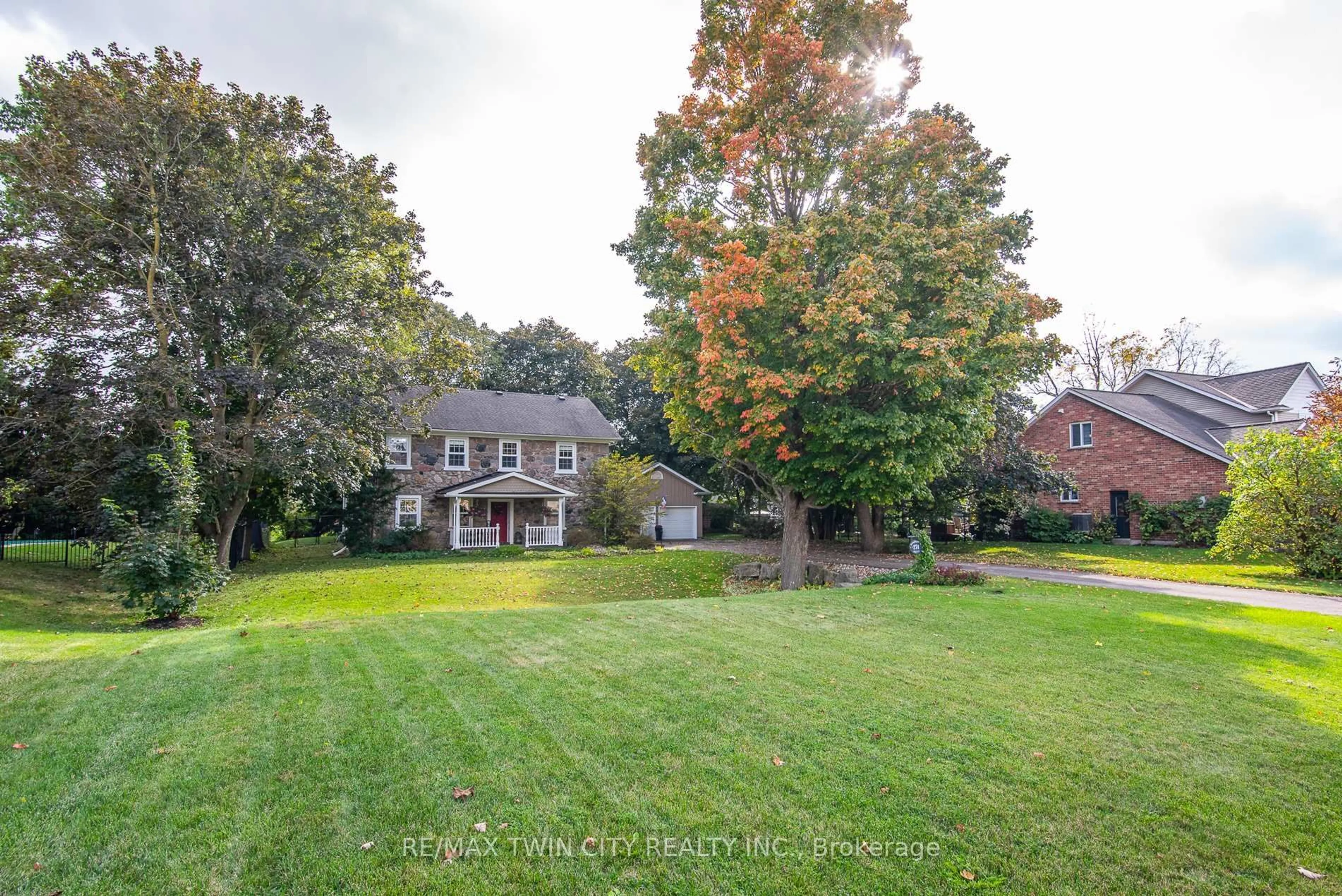 A pic from outside/outdoor area/front of a property/back of a property/a pic from drone, unknown for 274 Woodridge Dr, Wilmot Ontario N0B 2H0