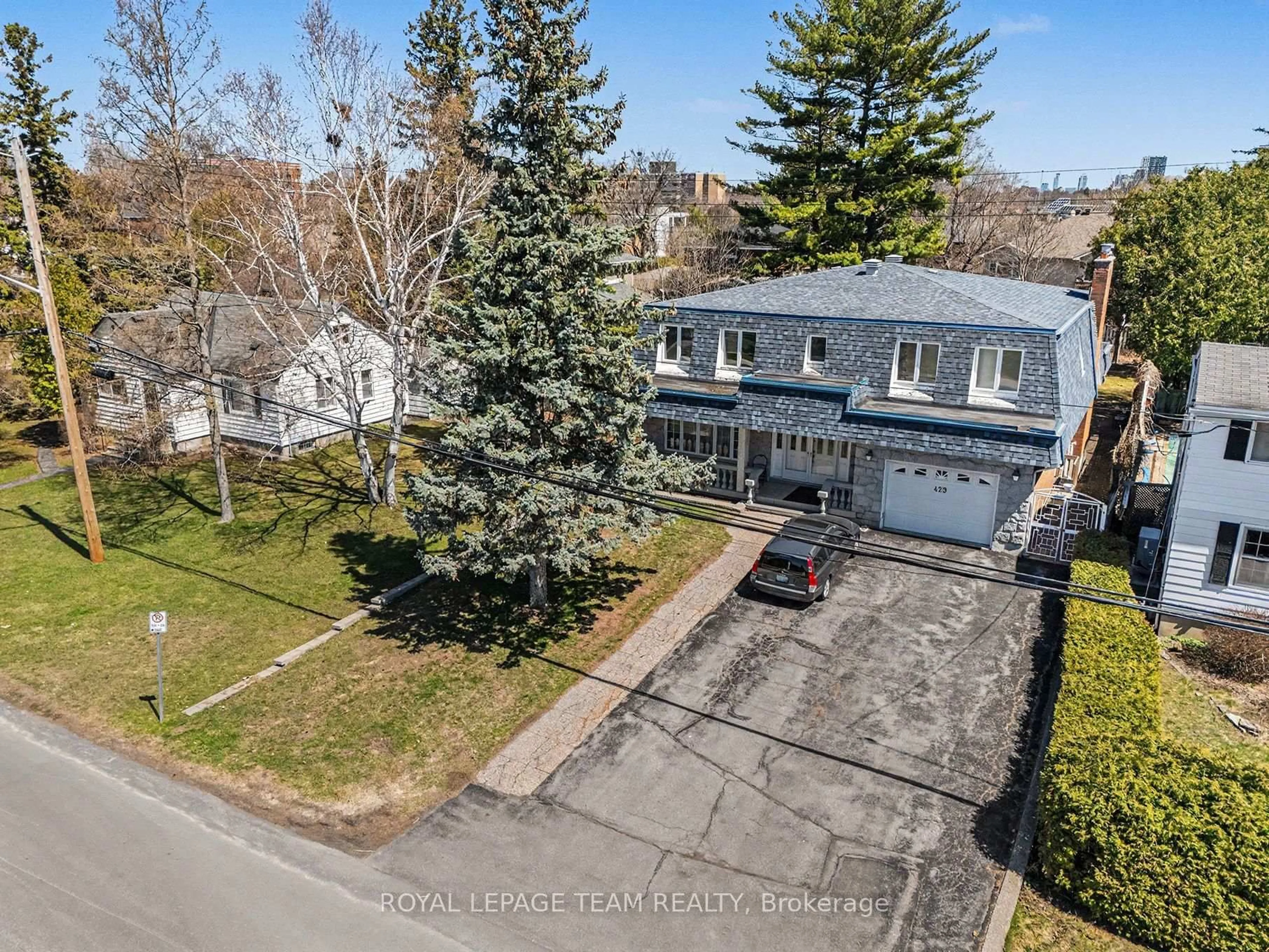 A pic from outside/outdoor area/front of a property/back of a property/a pic from drone, street for 429 Ancaster Ave, Ottawa Ontario K2B 5B6